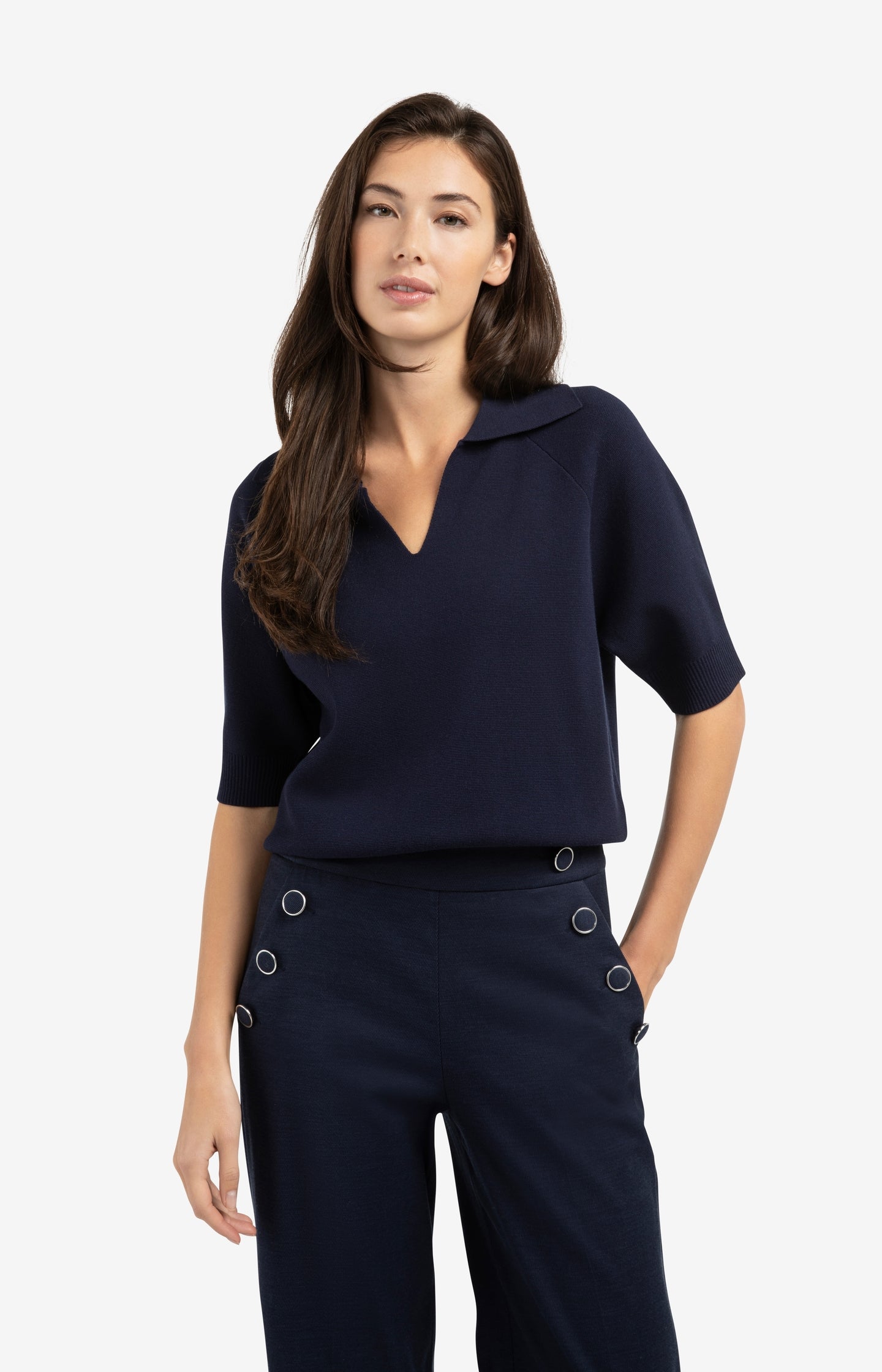 Knitted sweater with collar and short sleeves