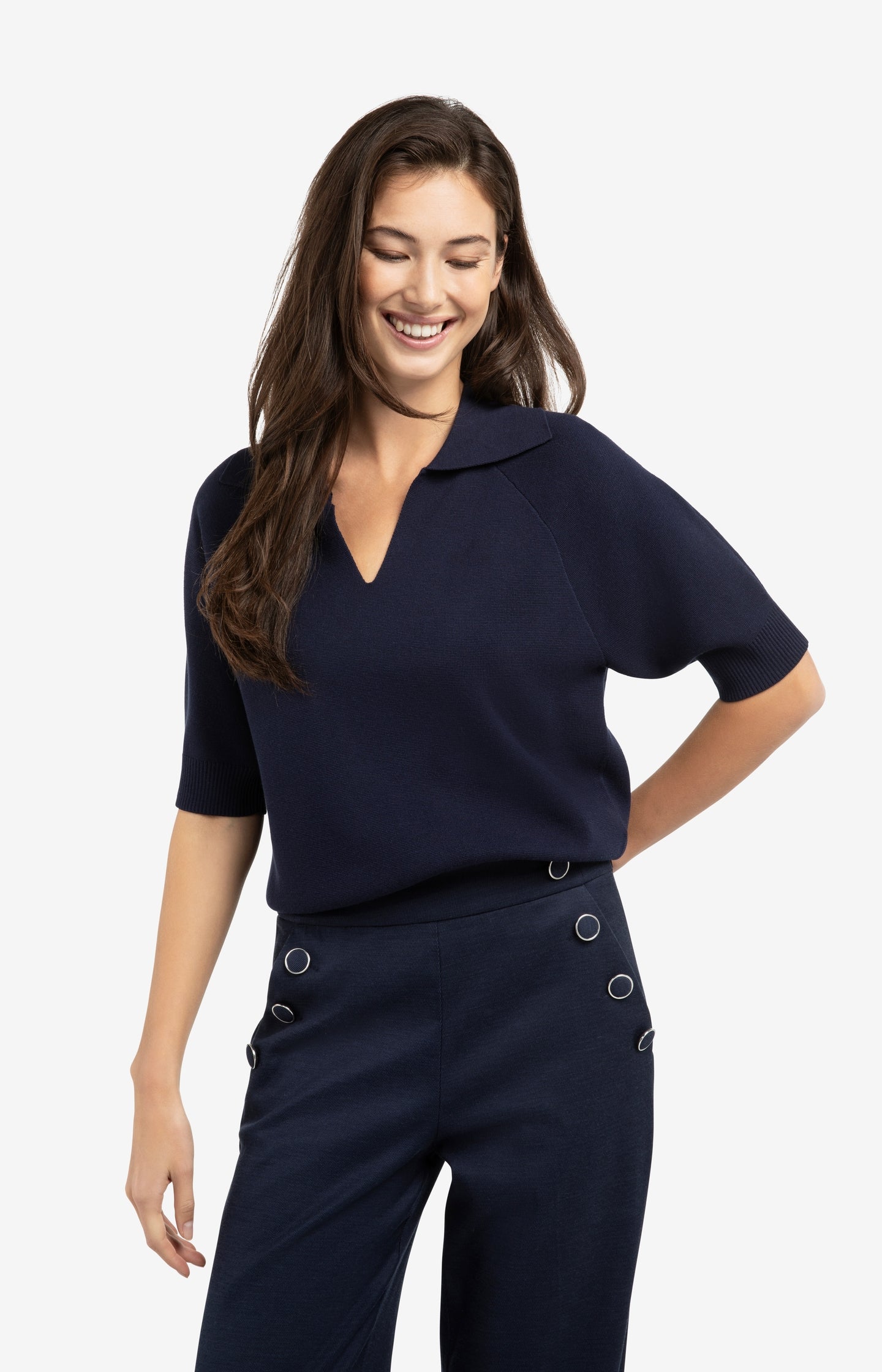 Knitted sweater with collar and short sleeves