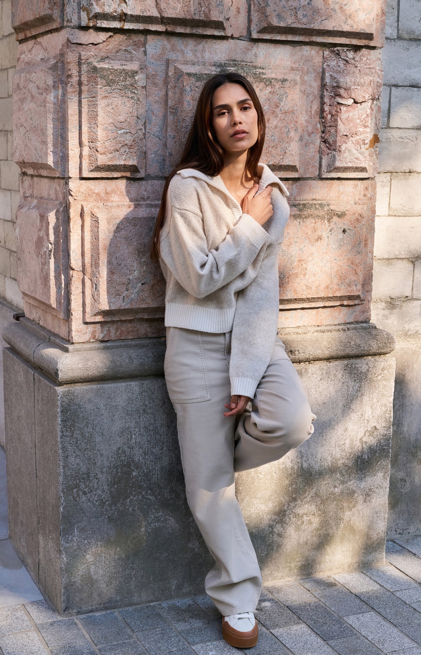 Knitted sweater with contrast collar and trims