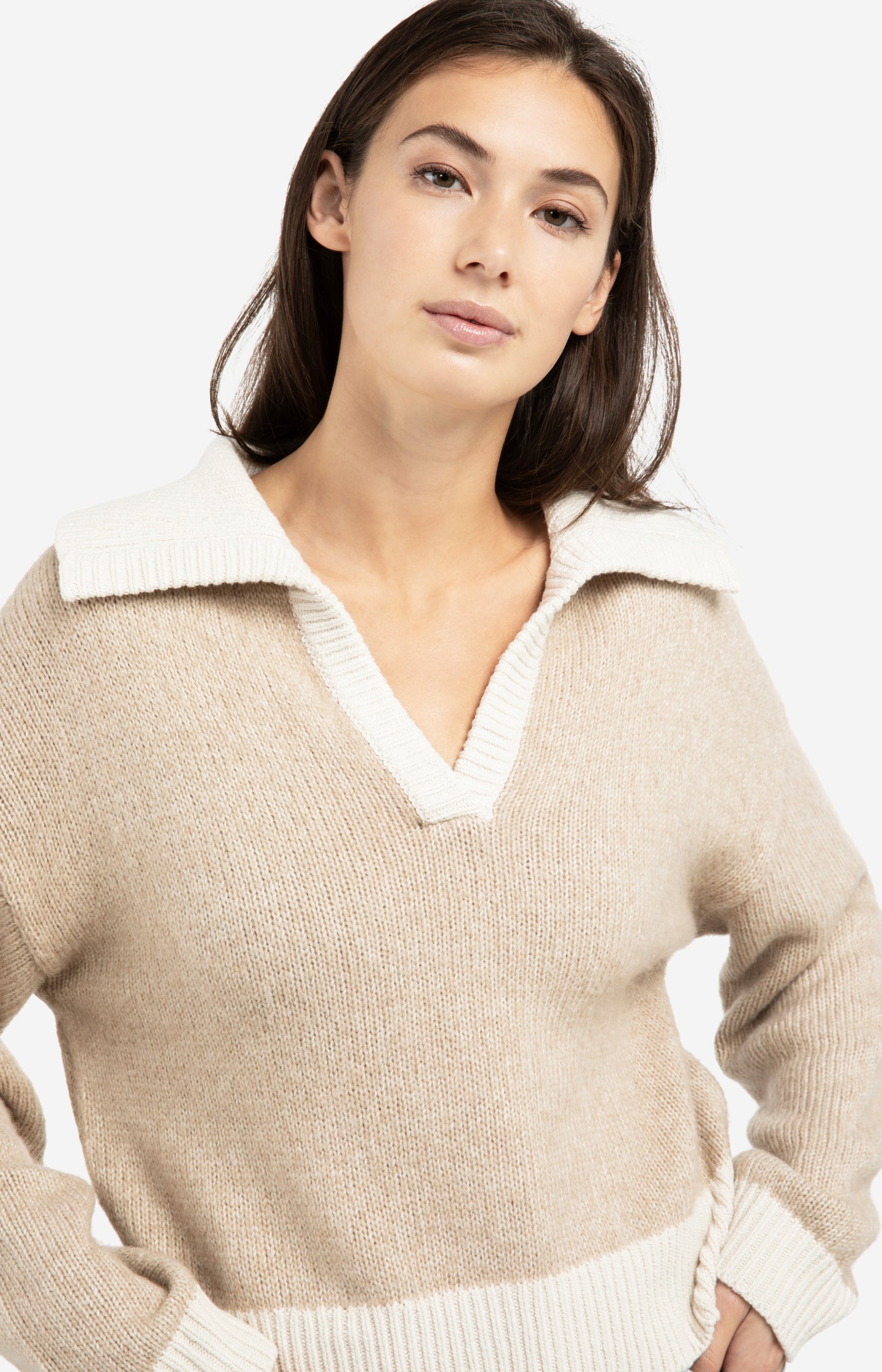 Knitted sweater with contrast collar and trims