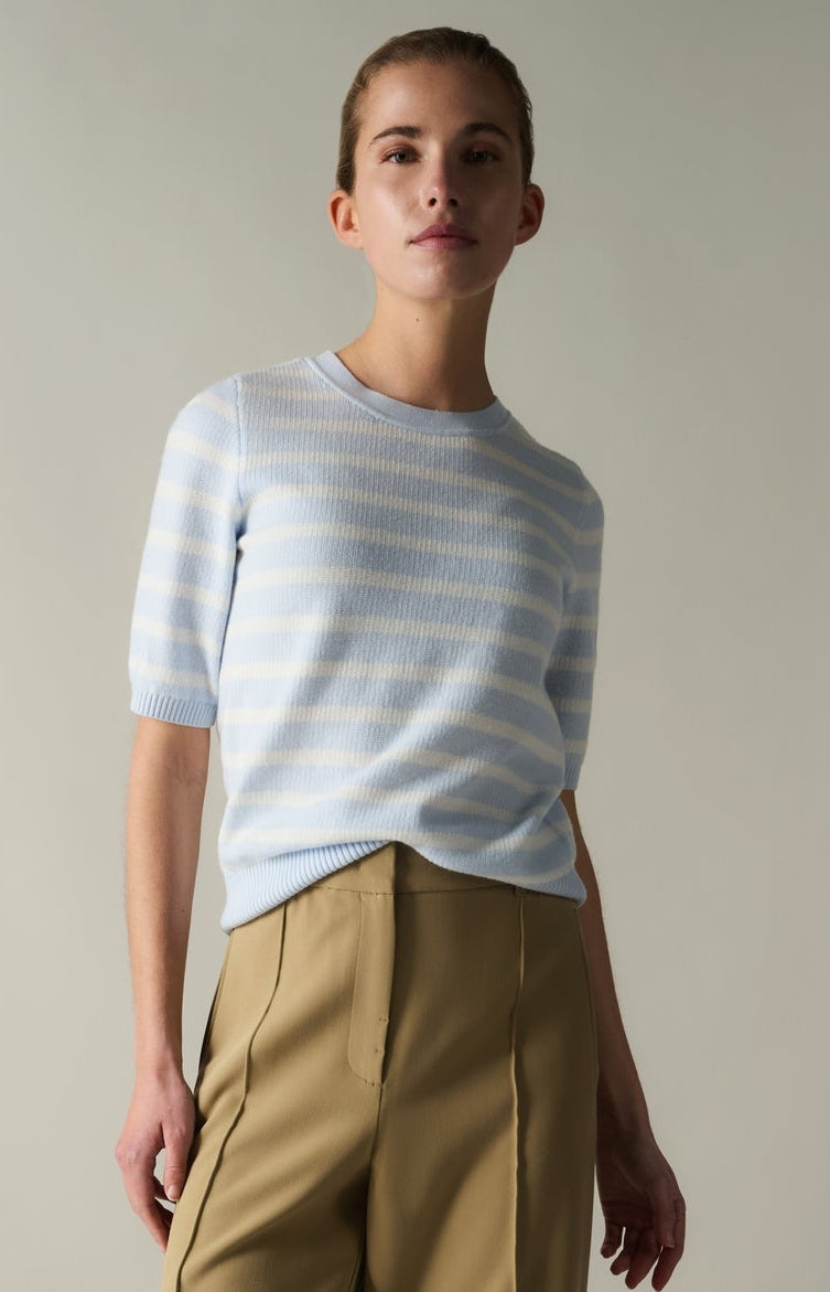 Knitted sweater with stripe pattern and short sleeves
