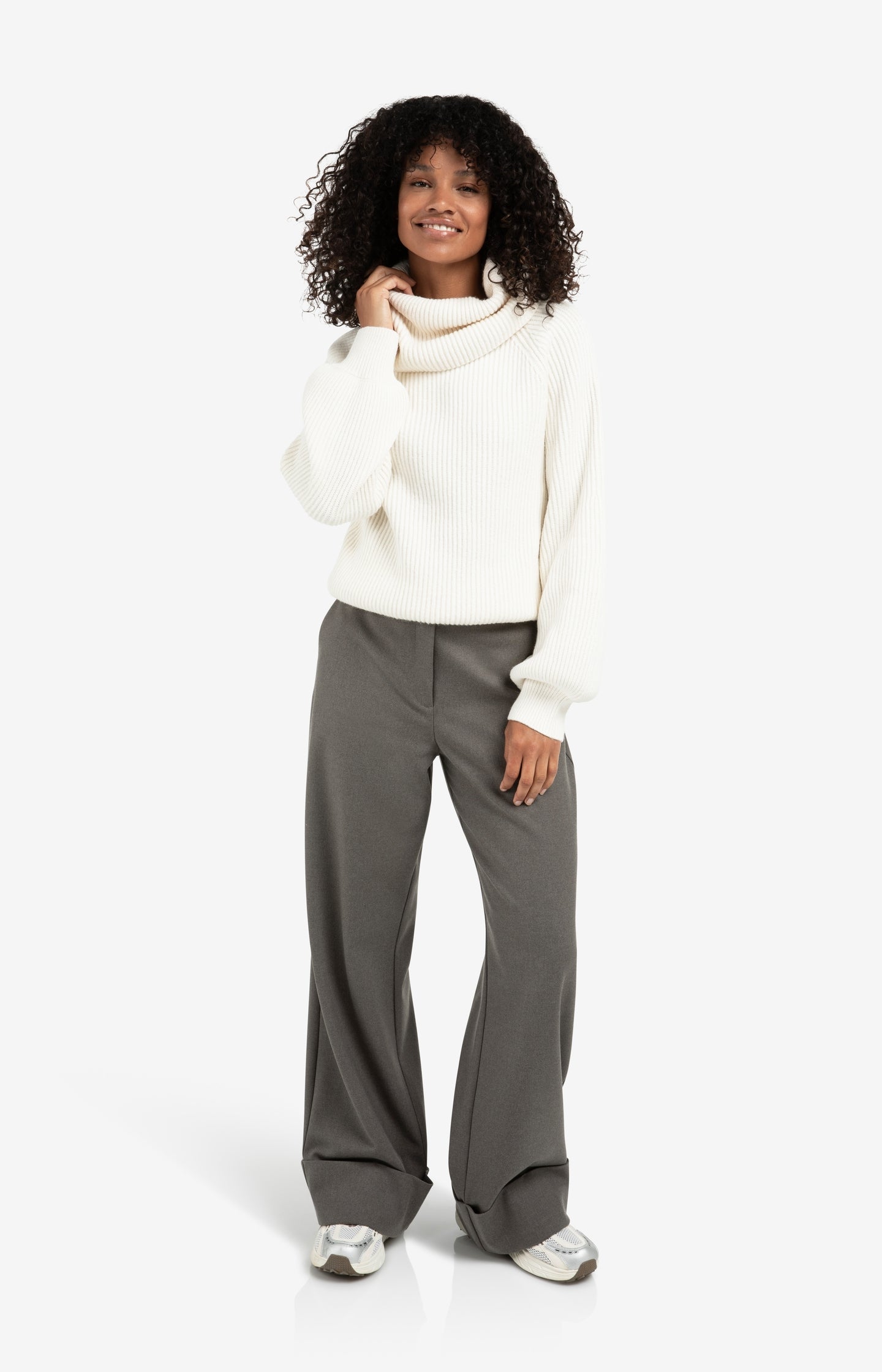 Knitted sweater with wide collar and balloon sleeves - Type: lookbook