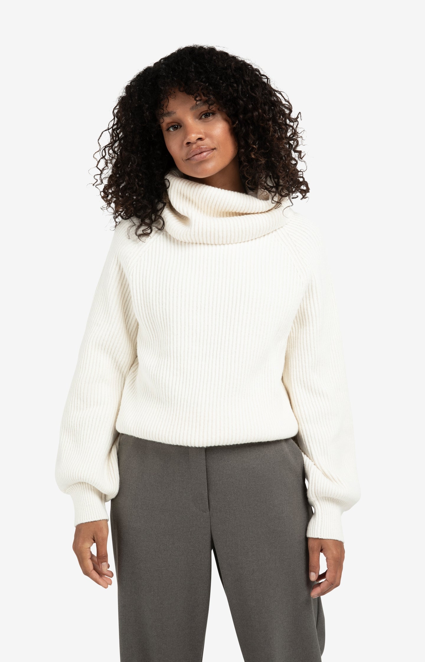 Knitted sweater with wide collar and balloon sleeves