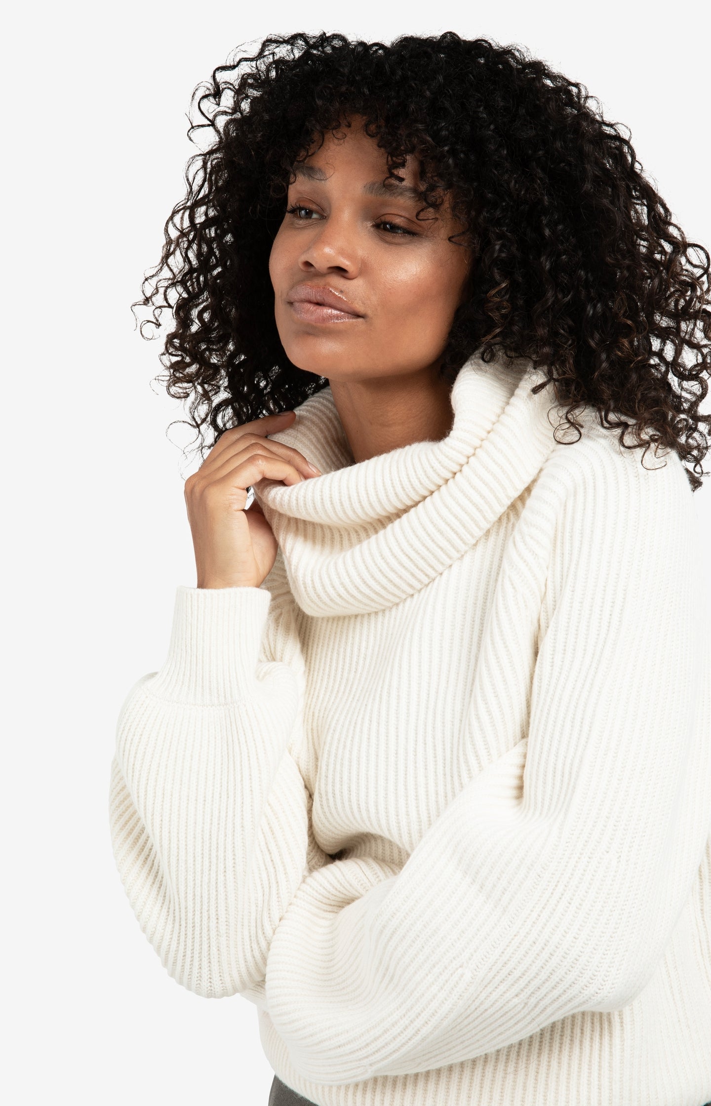 Knitted sweater with wide collar and balloon sleeves