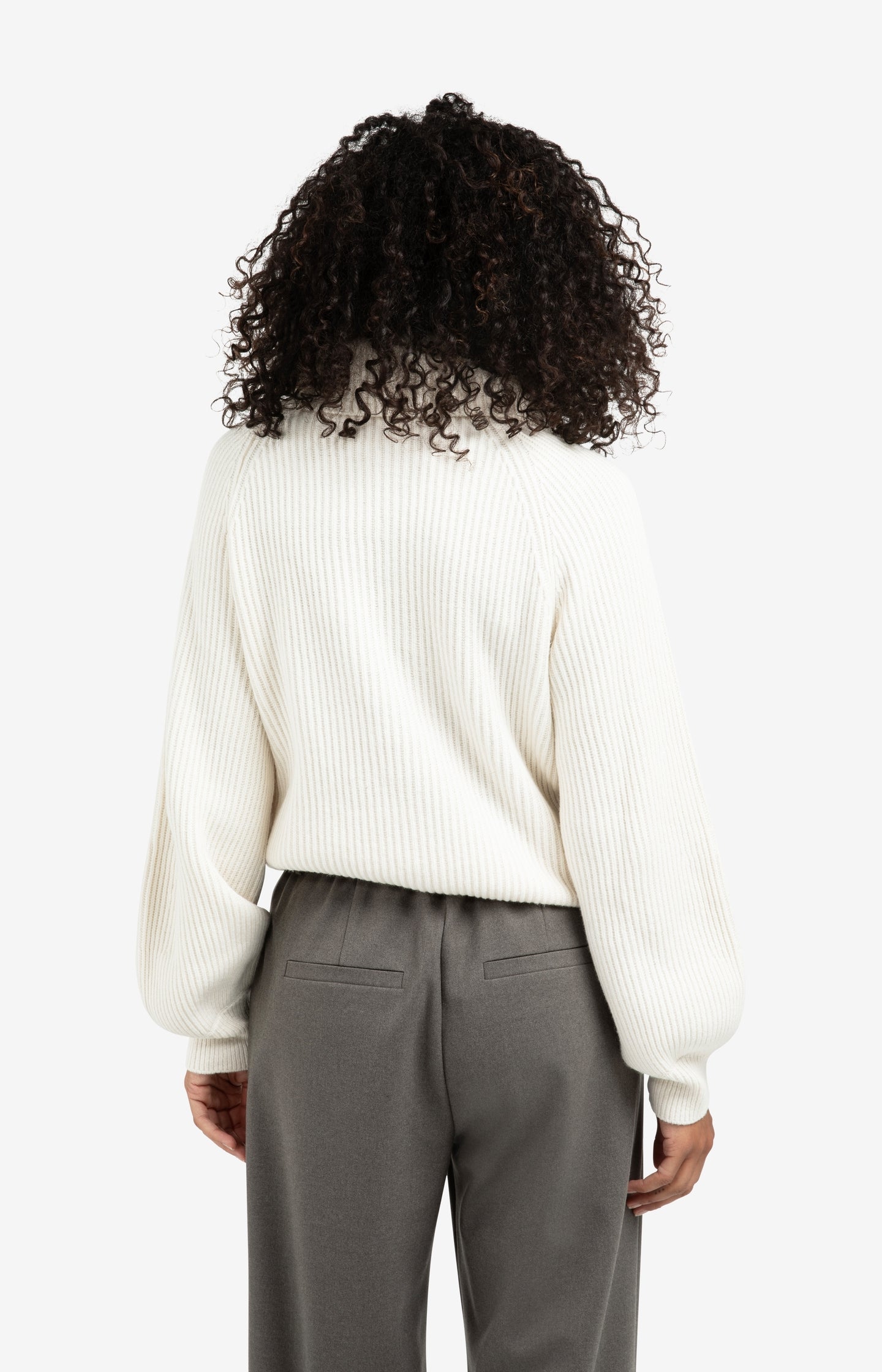 Knitted sweater with wide collar and balloon sleeves