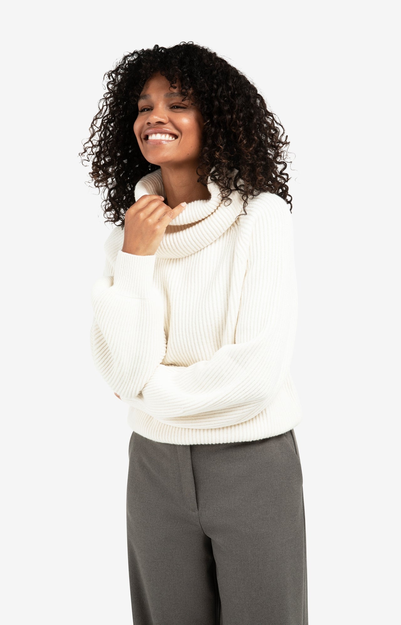 Knitted sweater with wide collar and balloon sleeves