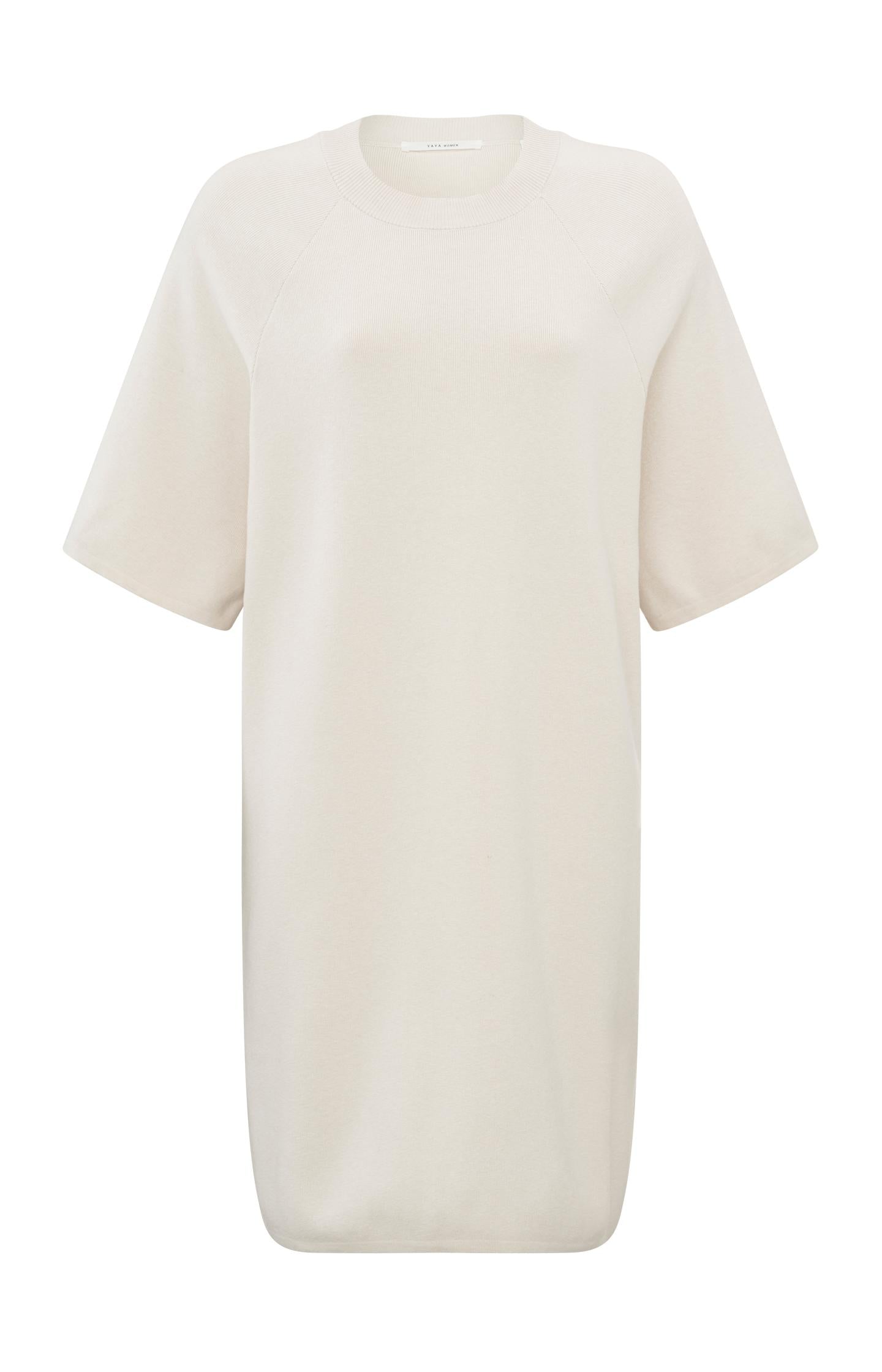 Knitted T-shirt dress with short sleeves and a round neck - Type: product