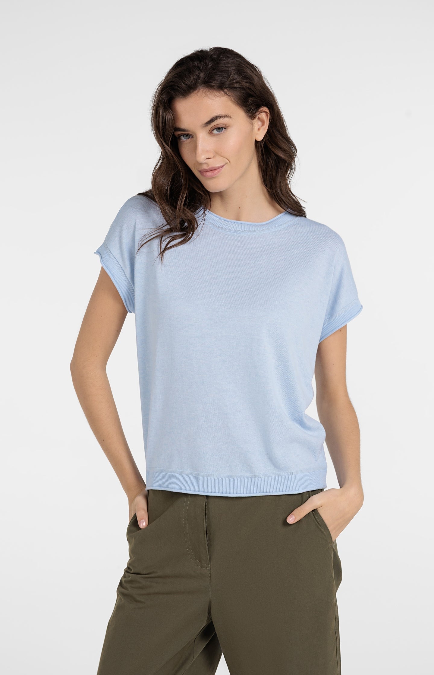 Knitted top with short sleeves and contrasting trims