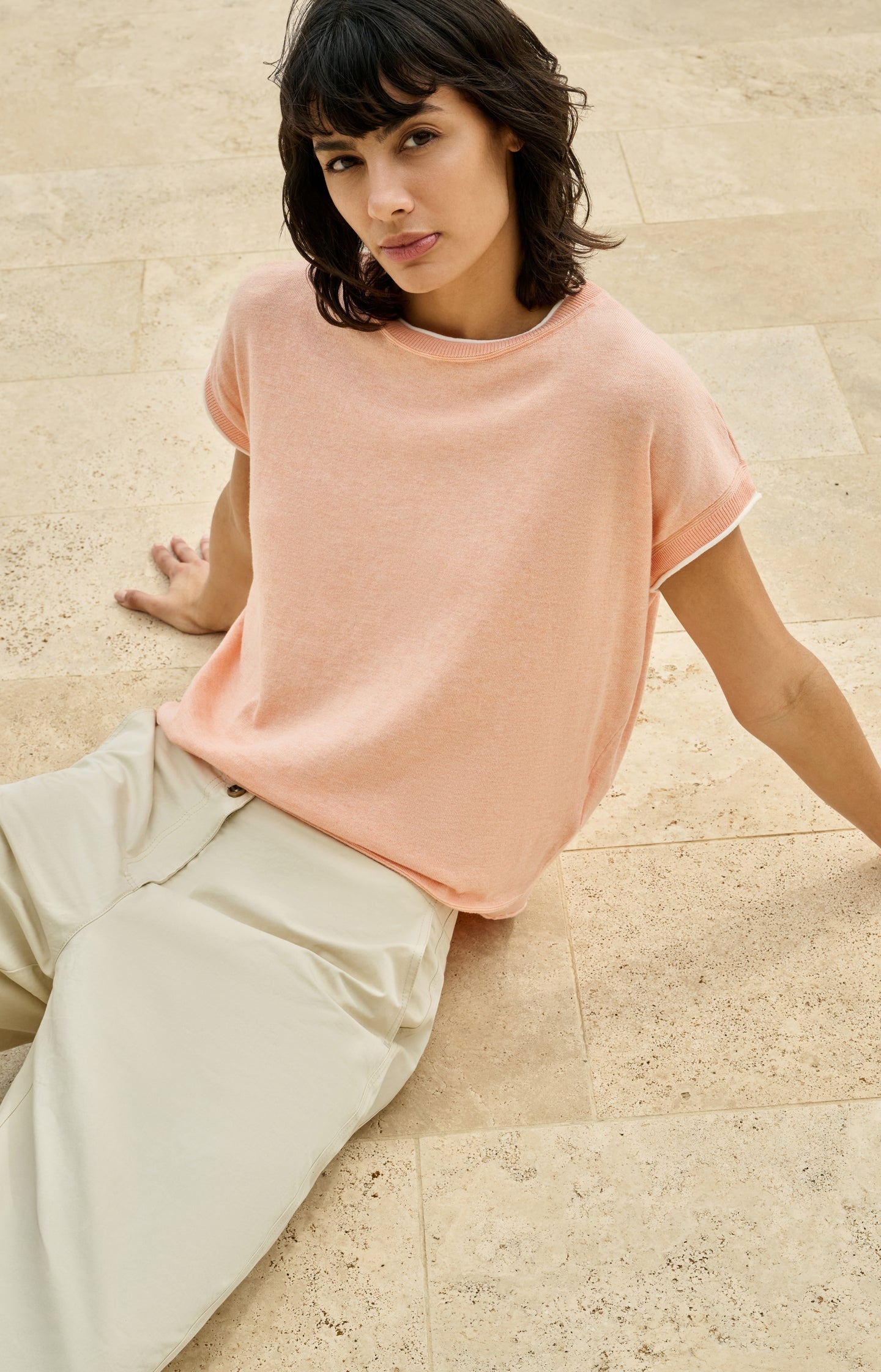 Knitted top with short sleeves and contrasting trims
