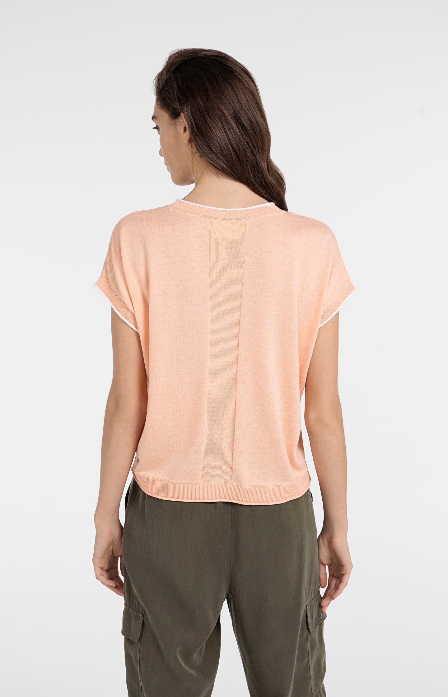 Knitted top with short sleeves and contrasting trims