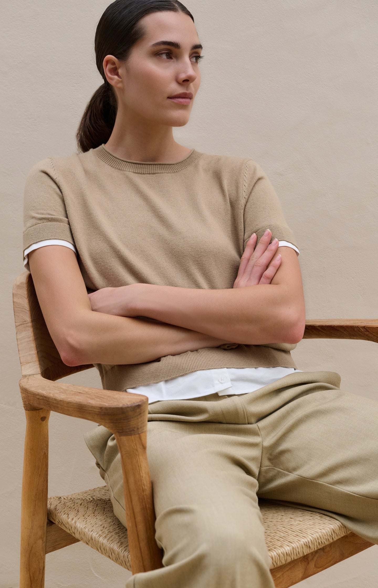 Knitted top with short sleeves and double blouse hem