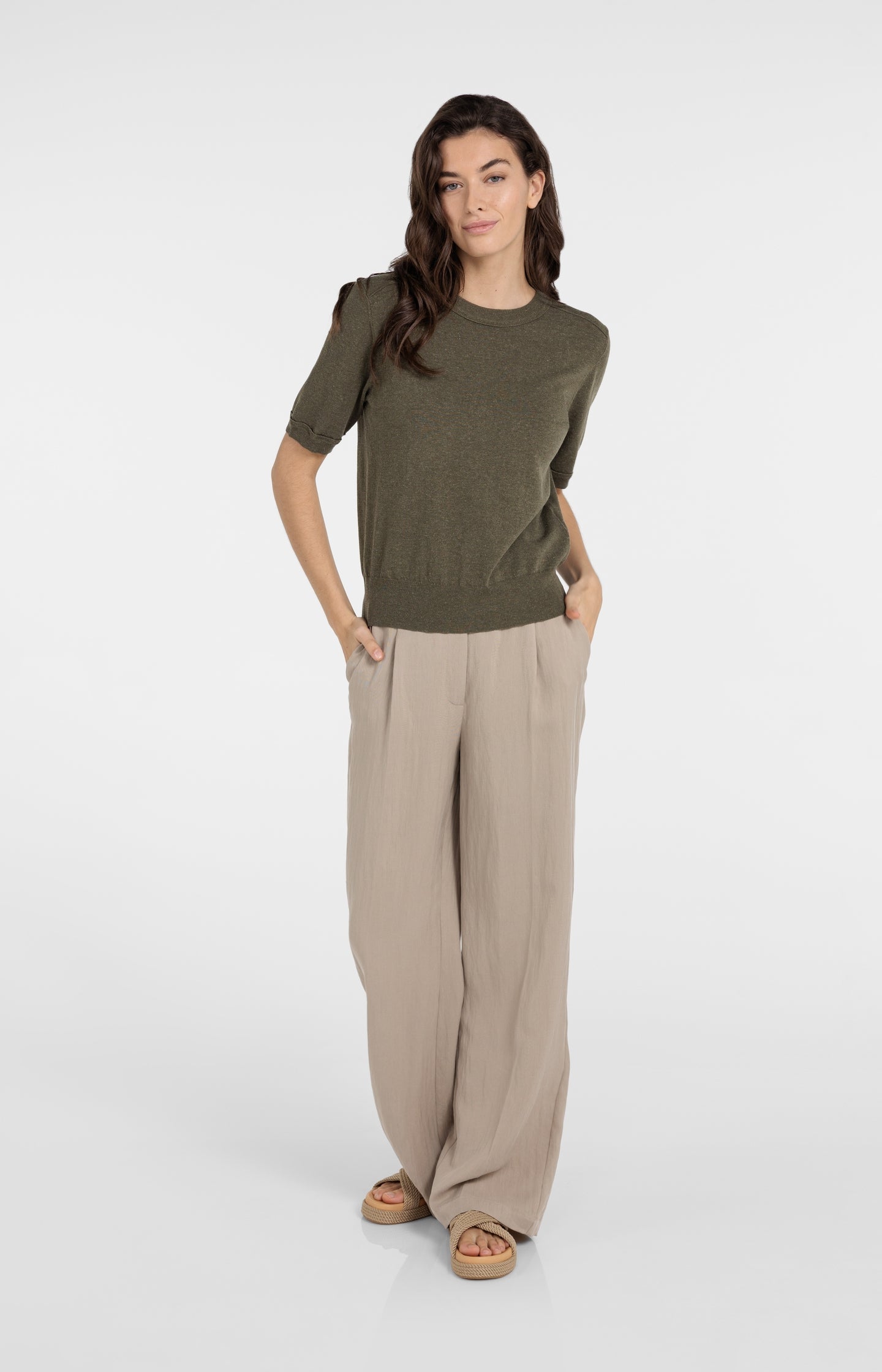 Knitted top with short sleeves and ribbed trims