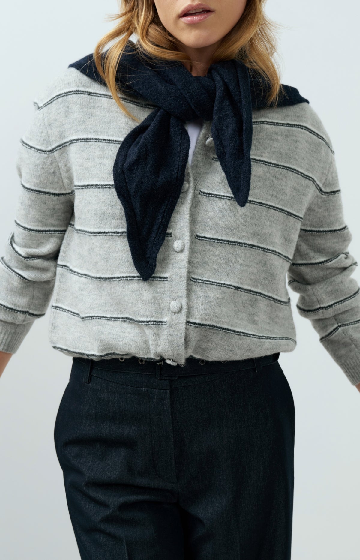 Knitted triangle scarf - Type: lookbook