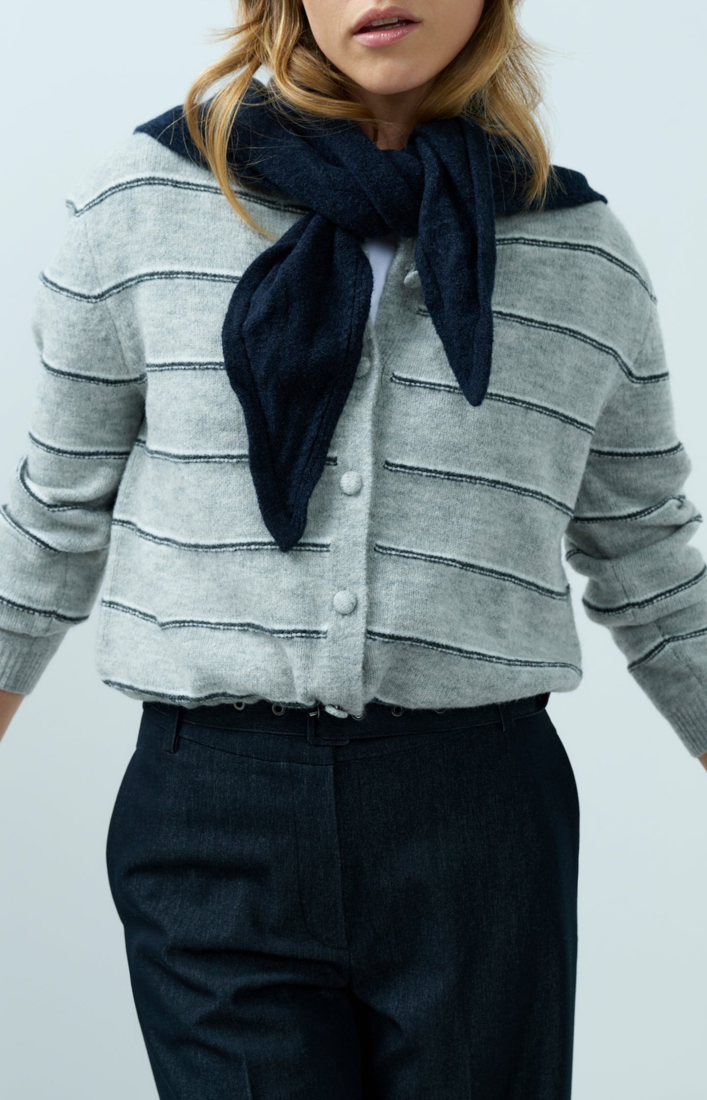 Knitted triangle scarf - Type: lookbook