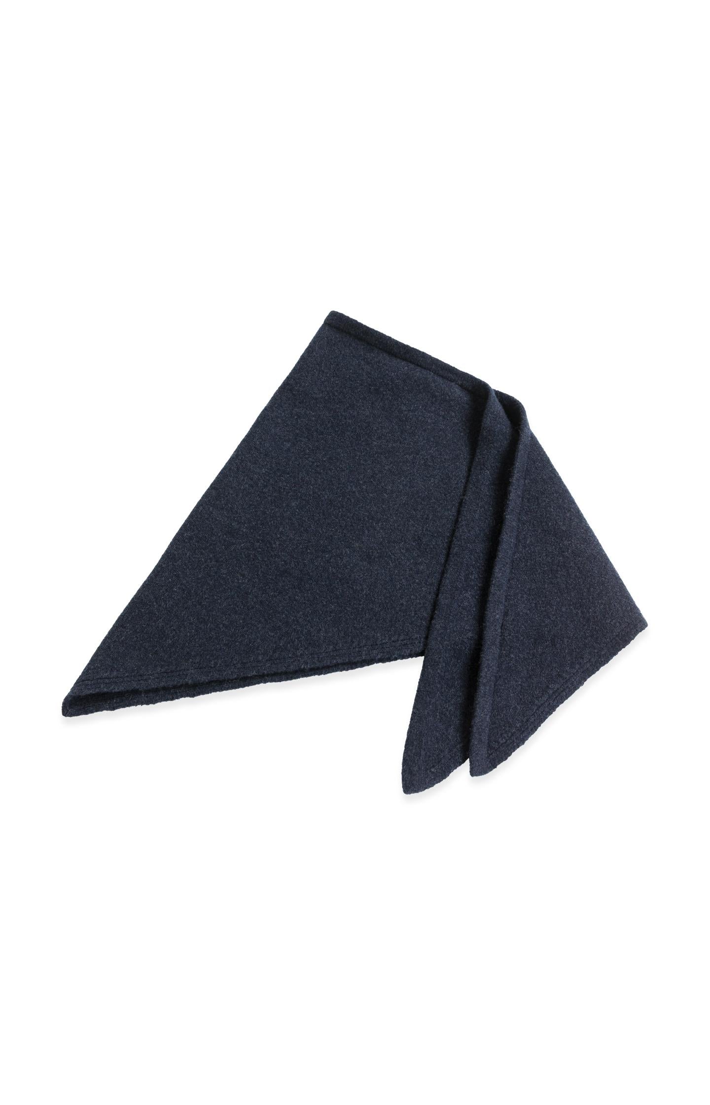 Knitted triangle scarf - Type: lookbook