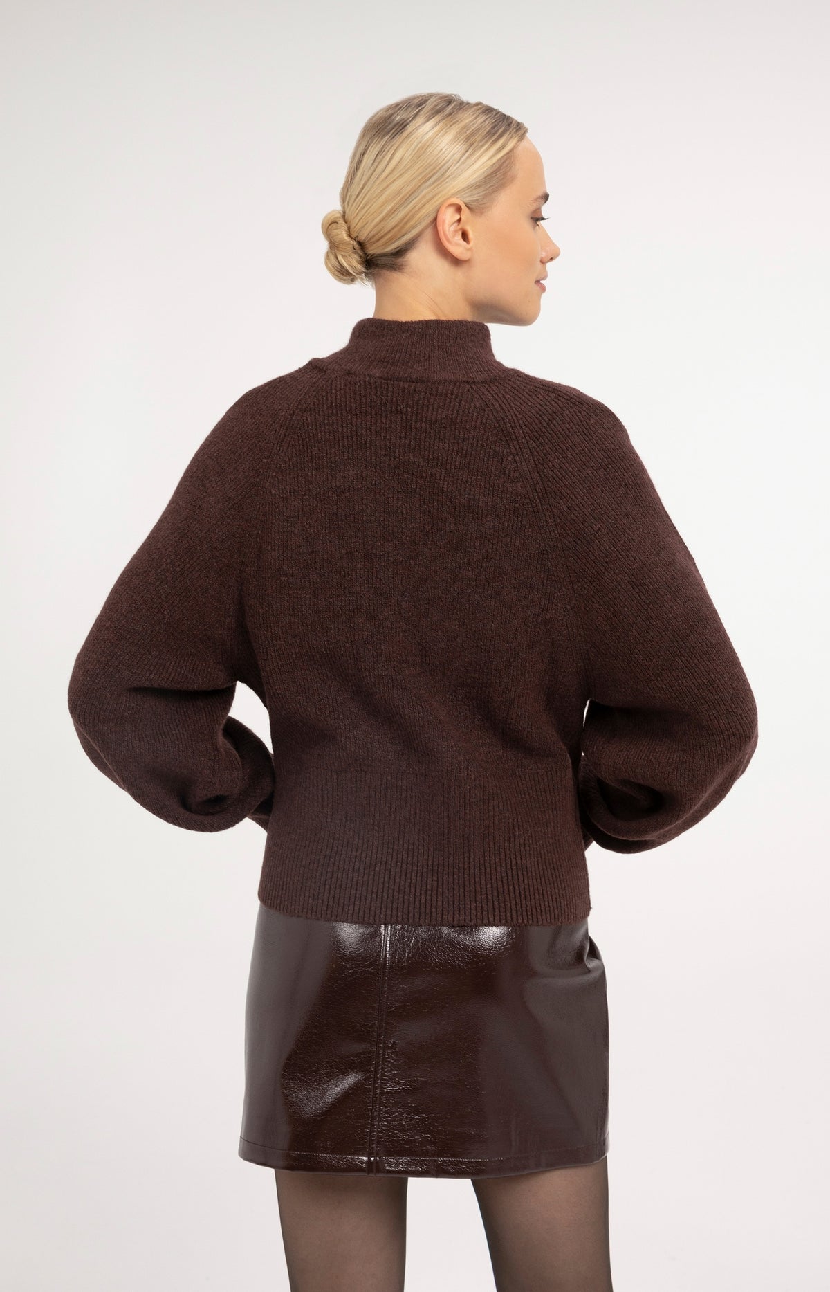 Knitted turtleneck sweater with batwing sleeves - Bitter Chocolate Red Melange