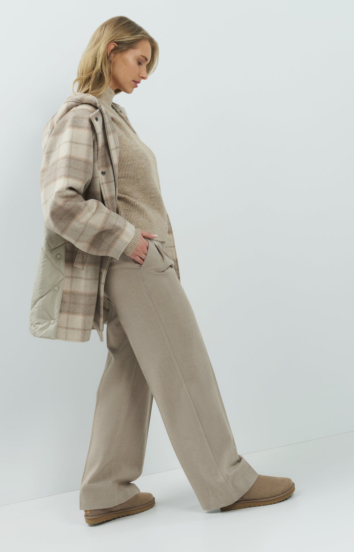 Knitted turtleneck sweater with batwing sleeves - Light Beige Melange