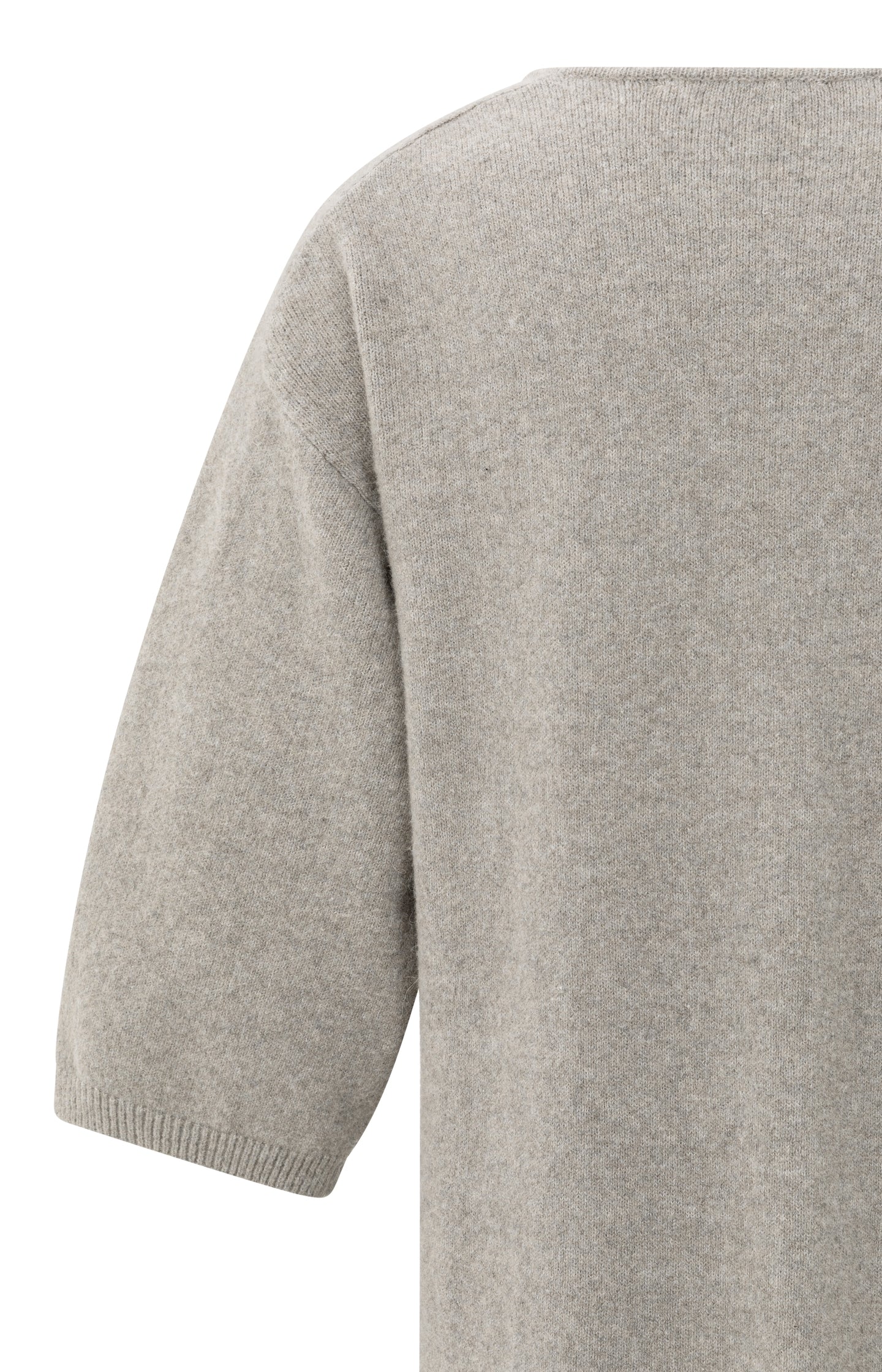 Knitted V-neck dress with short sleeves