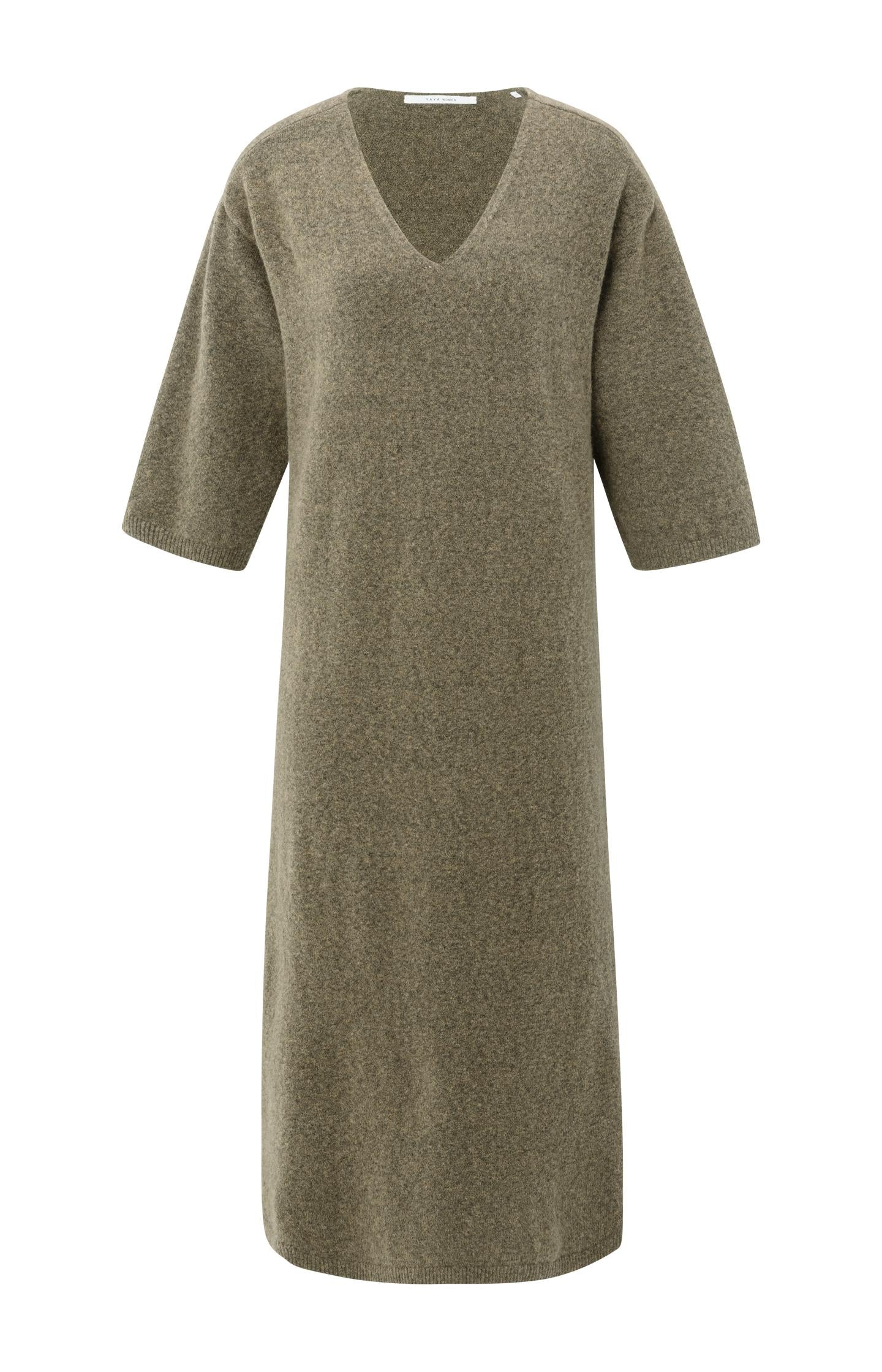 Knitted V-neck dress with short sleeves - Type: product