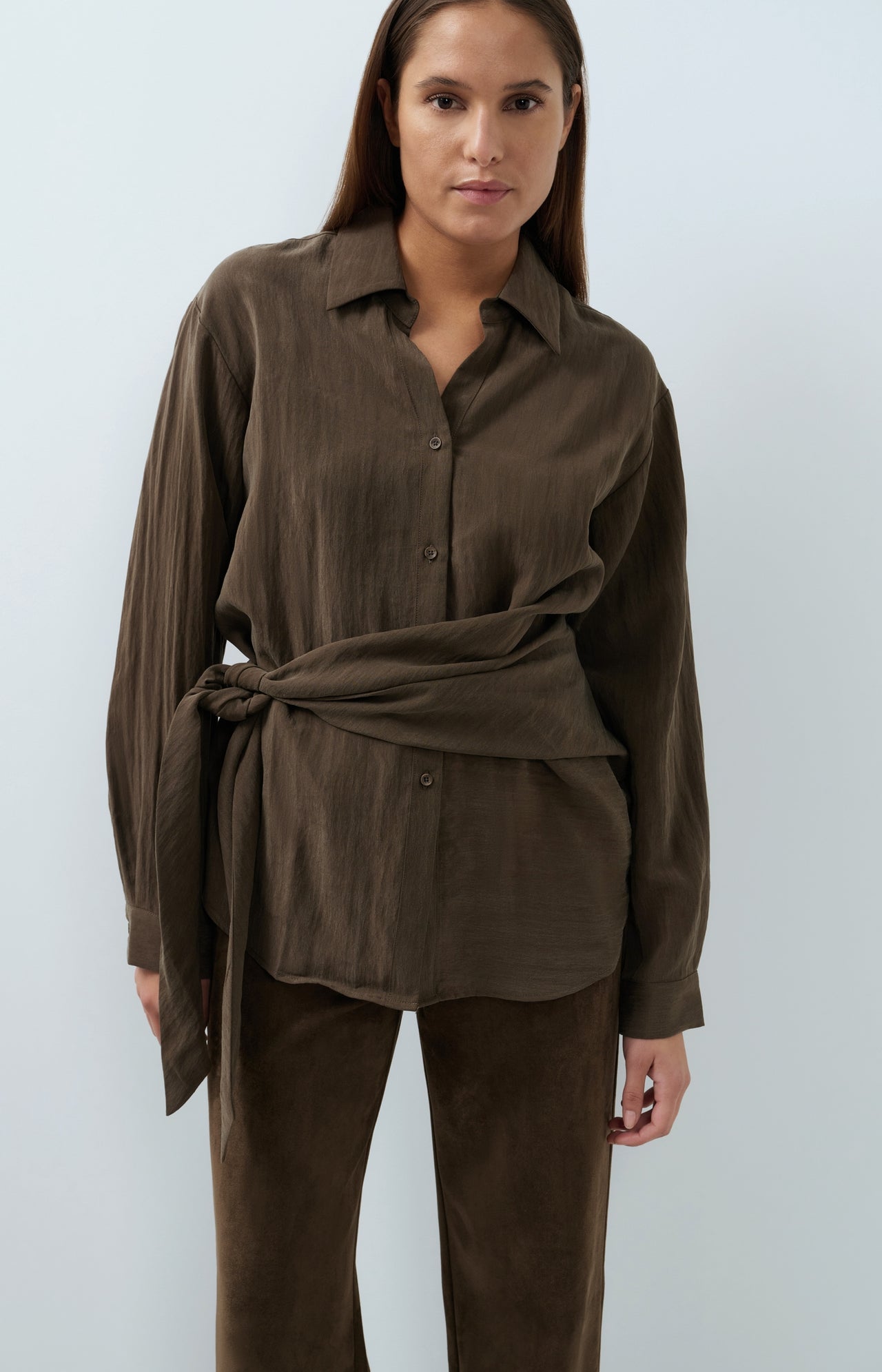 Knotted blouse with long sleeves - Type: lookbook