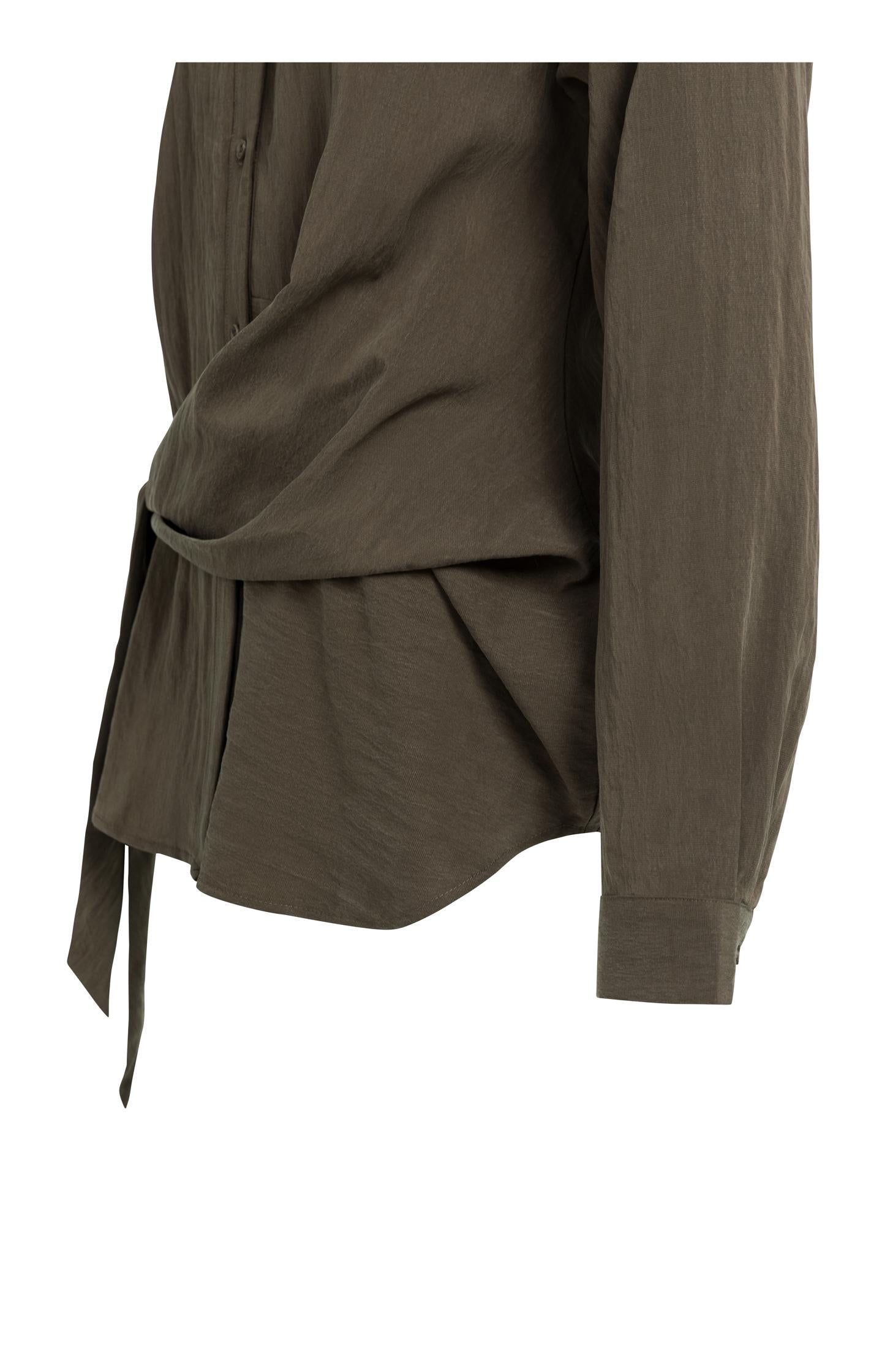 Knotted blouse with long sleeves