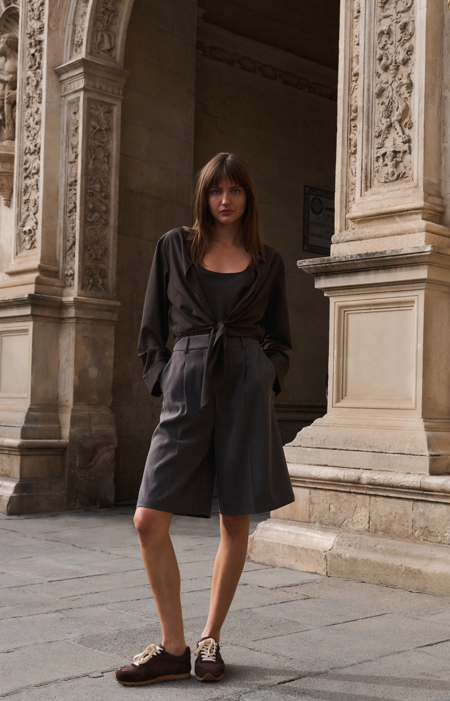 Knotted blouse with matching sleeveless top