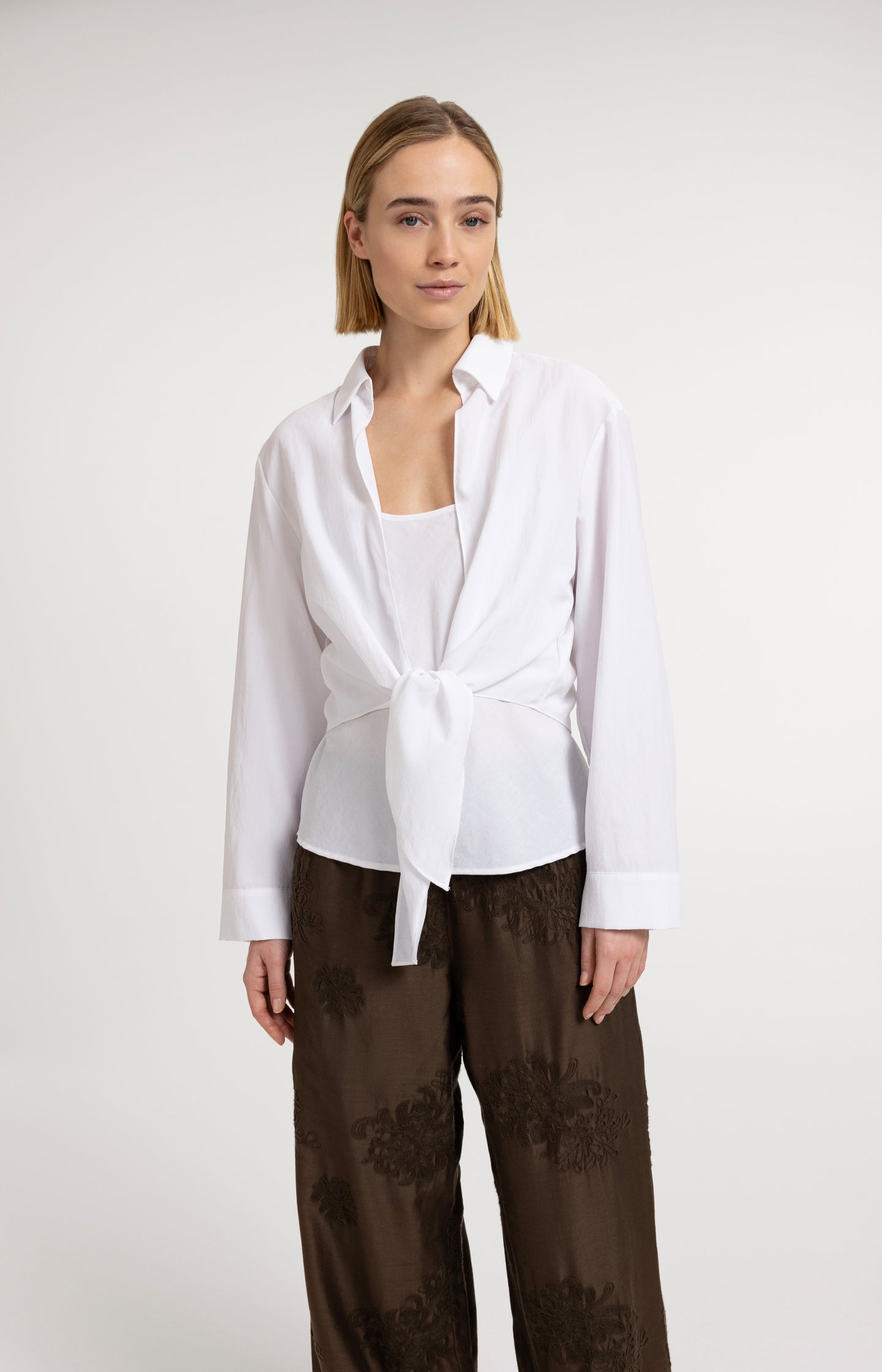 Knotted blouse with matching sleeveless top - Type: lookbook