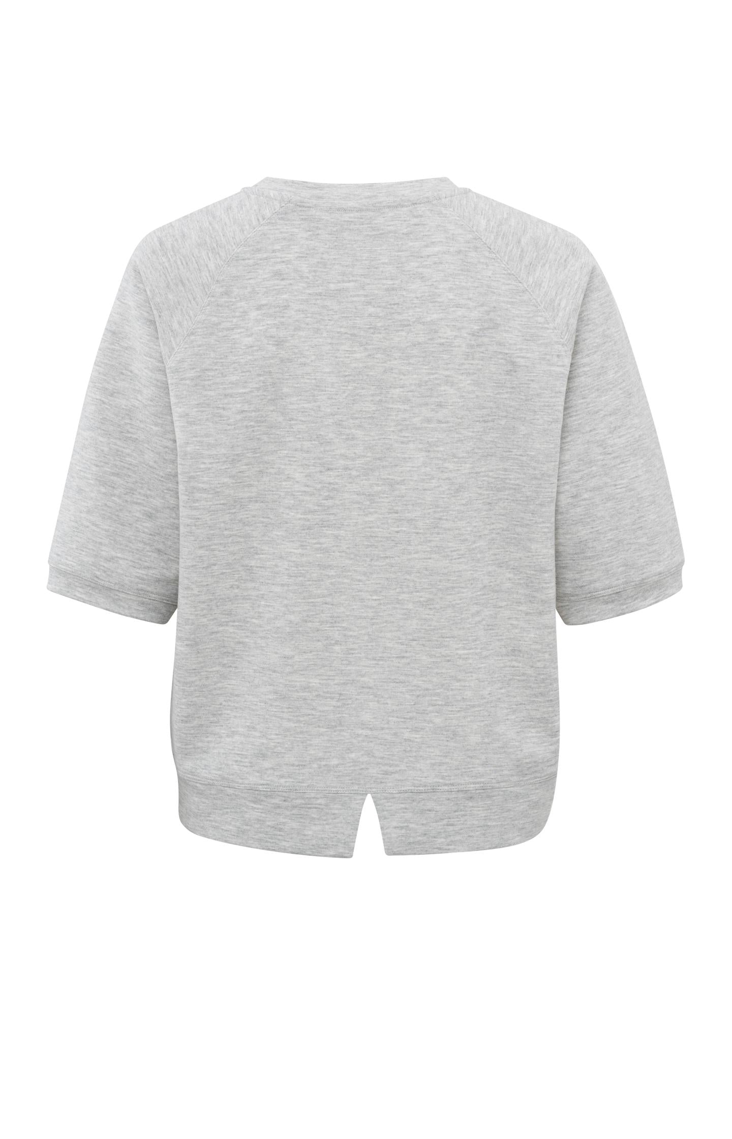 Light gray sweatshirt with short sleeves and round neck