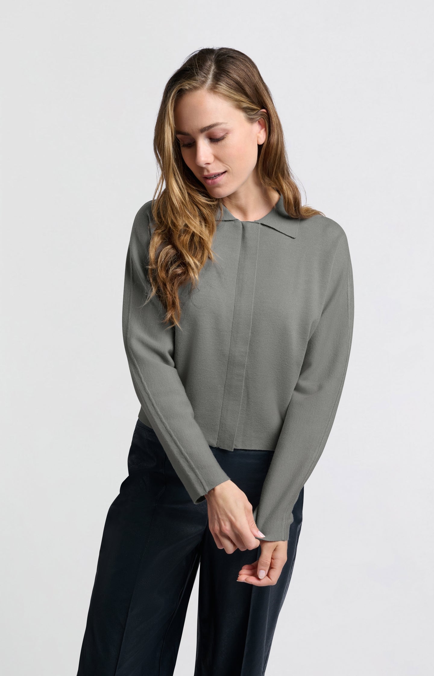 Light grey cardigan with long sleeves and hidden zipper