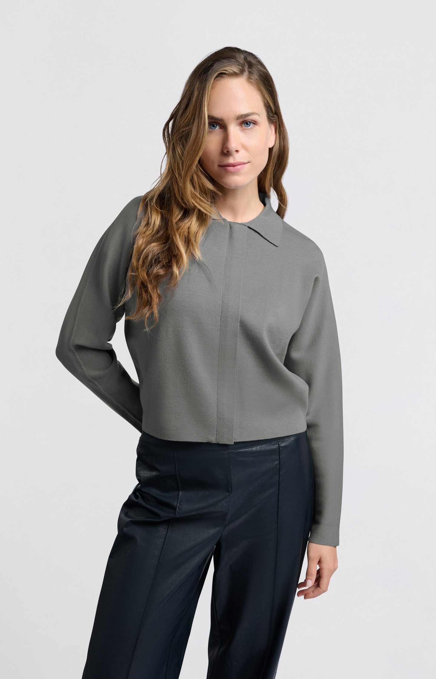 Light grey cardigan with long sleeves and hidden zipper