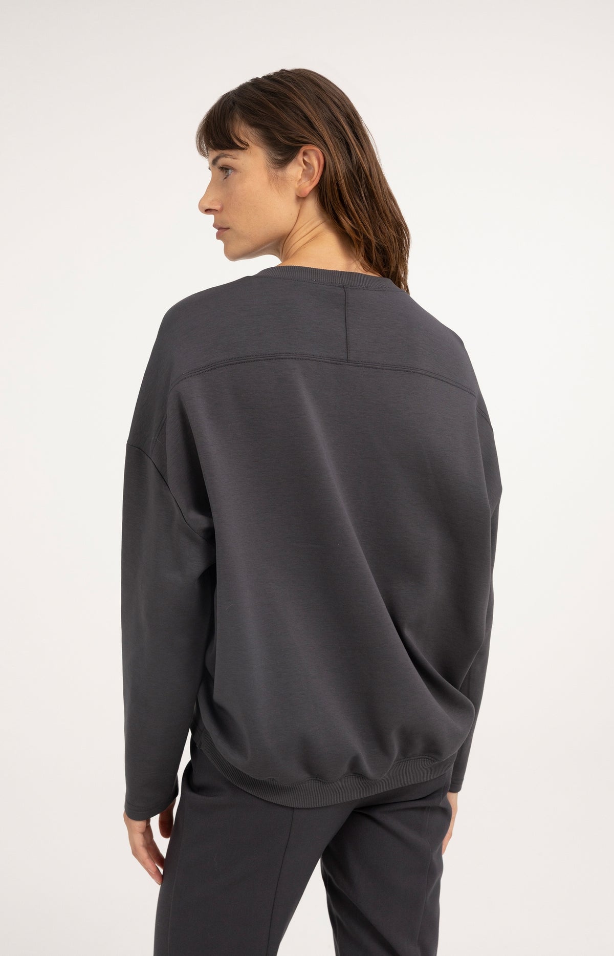 Lightweight sweater with balloon hem - Hole Black