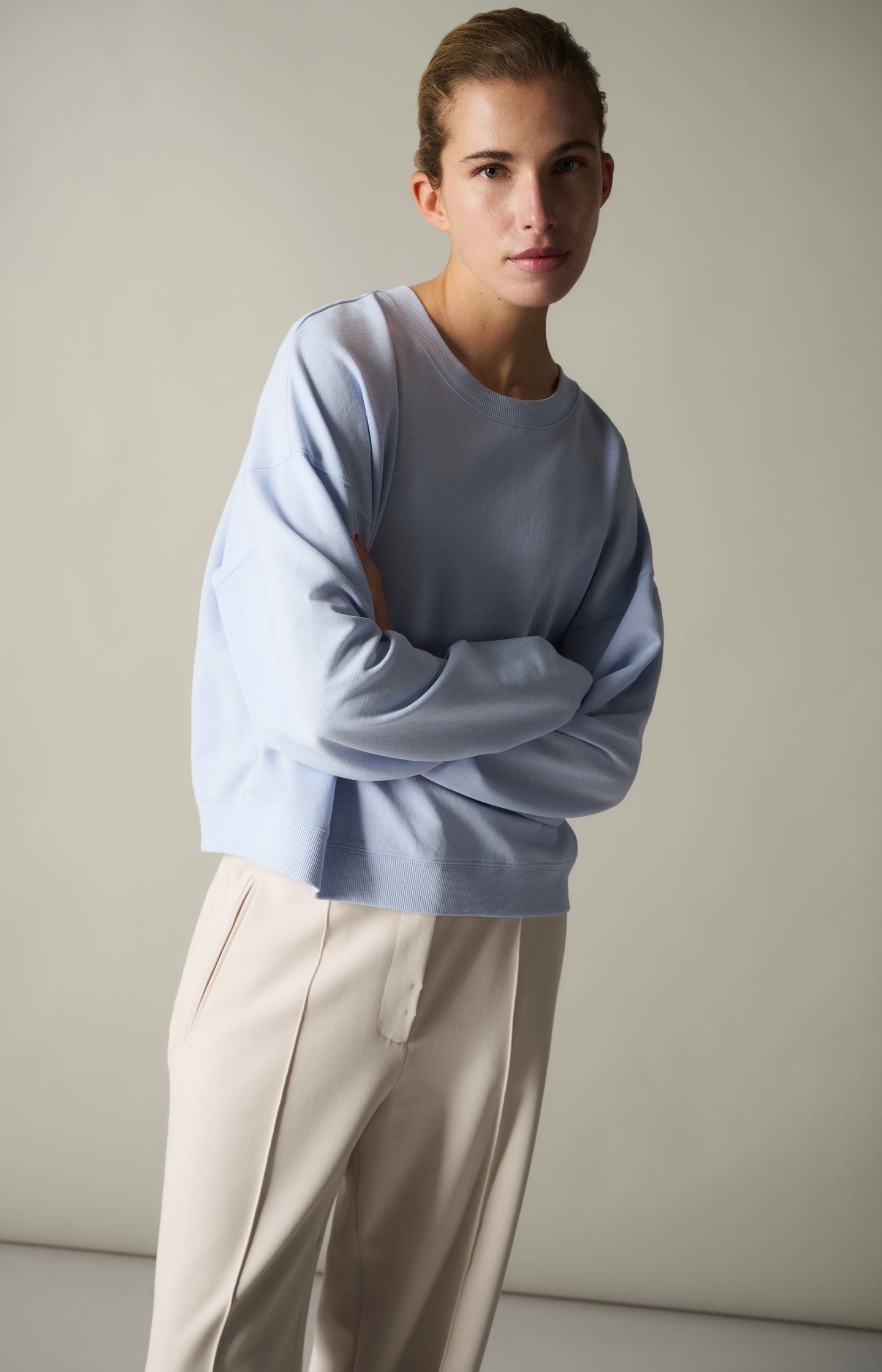 Lightweight sweater with crew neck
