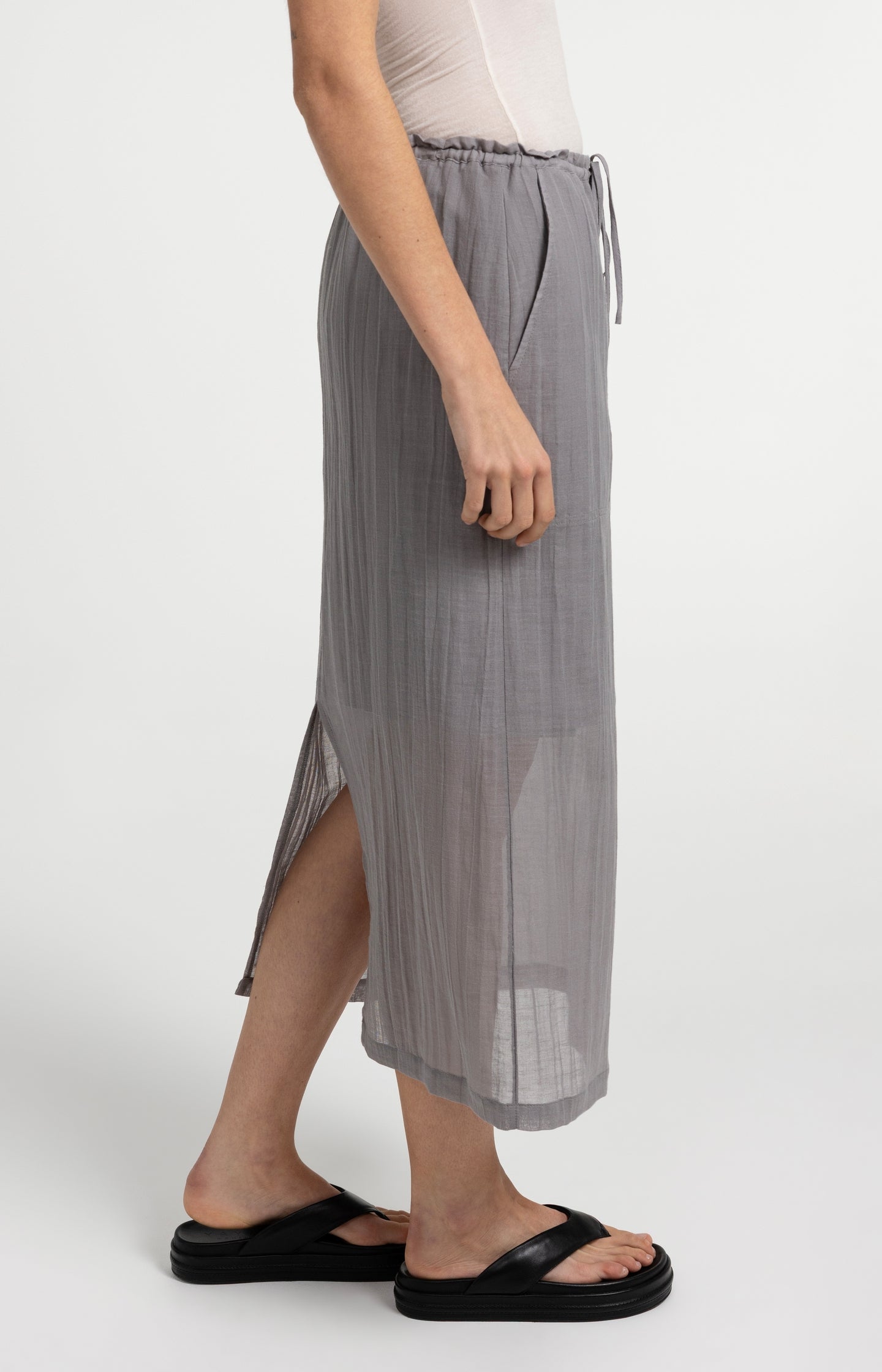 Linen-blend midi skirt with elastic waist - Type: video