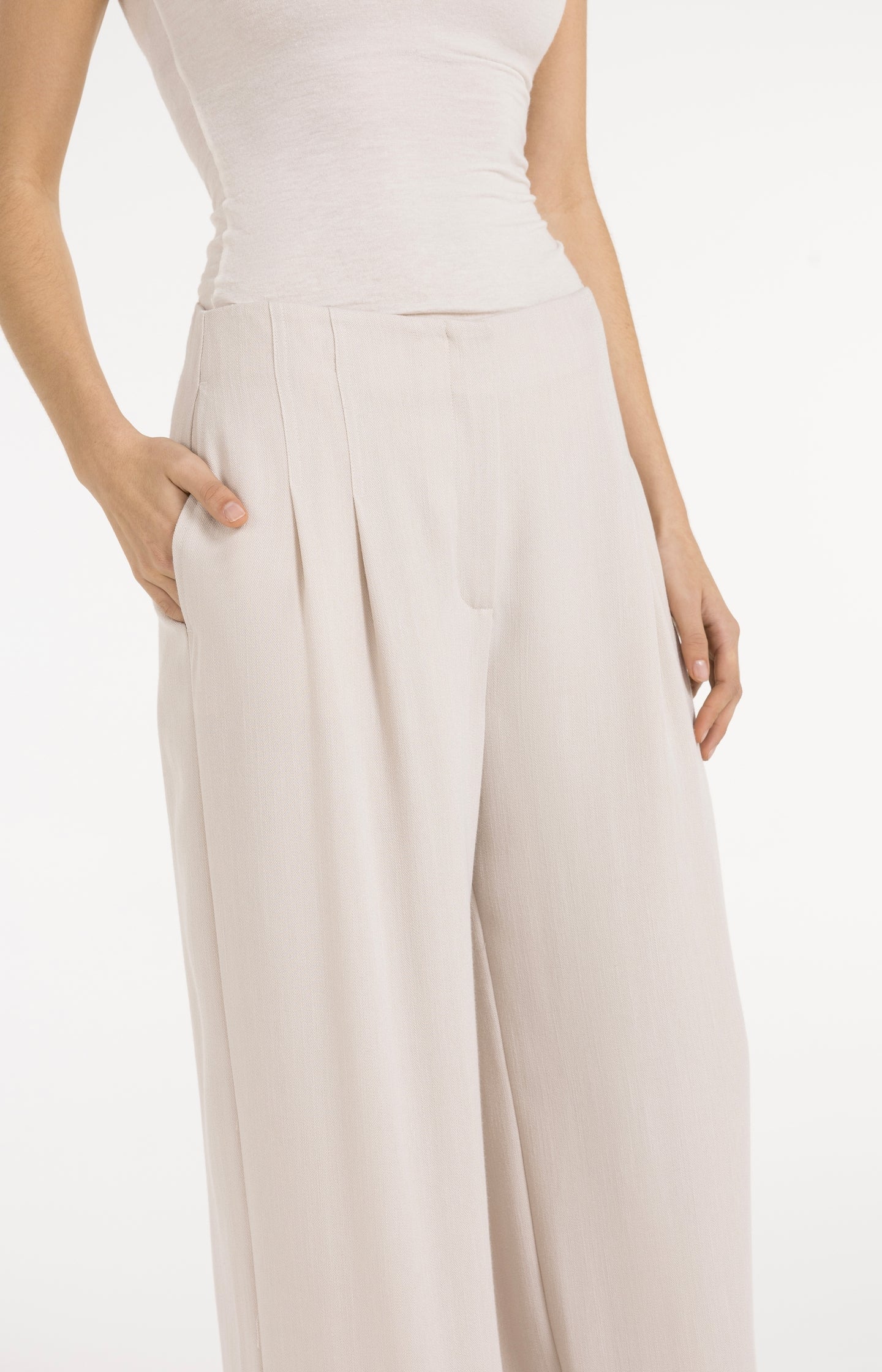 Linen blend trousers with wide legs and fringed details