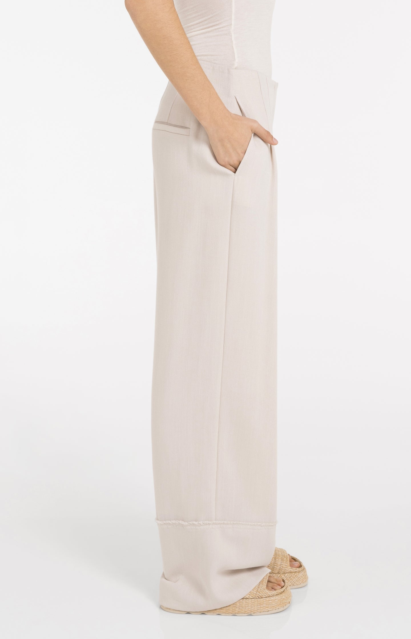Linen blend trousers with wide legs and fringed details