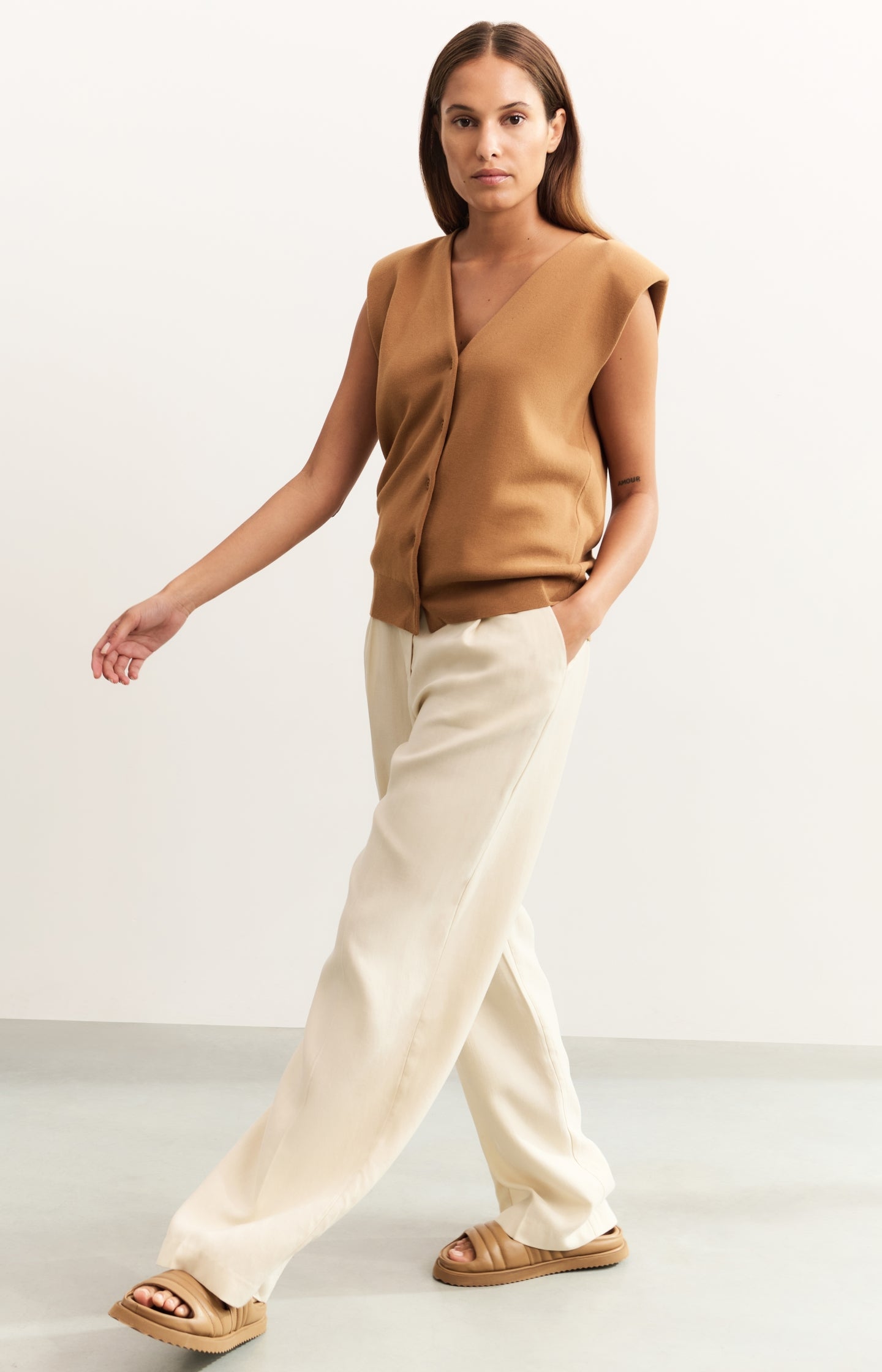 Linen-blend trousers with wide legs (L32)
