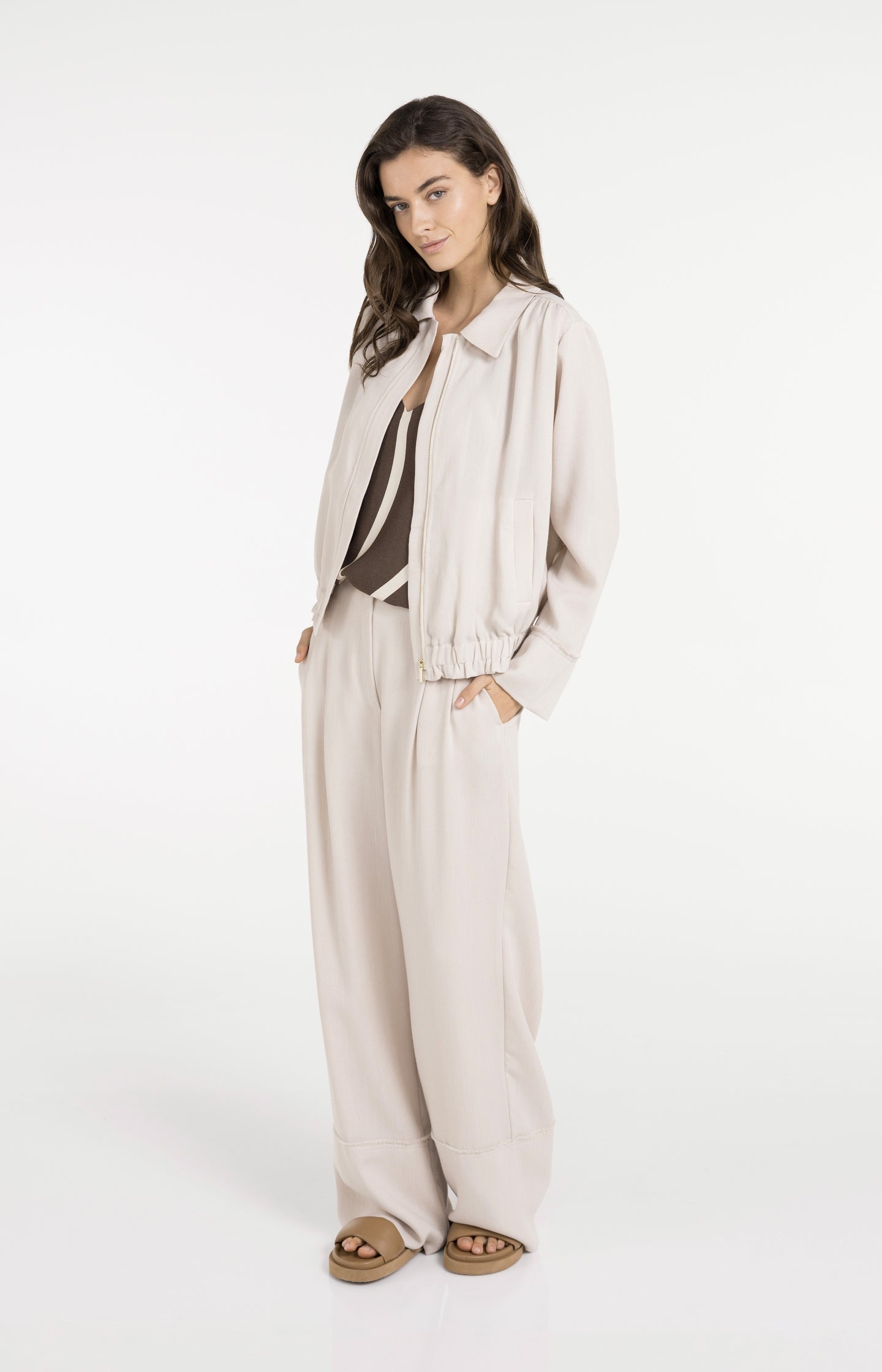 Linen blouse jacket with collar and elasticated hem