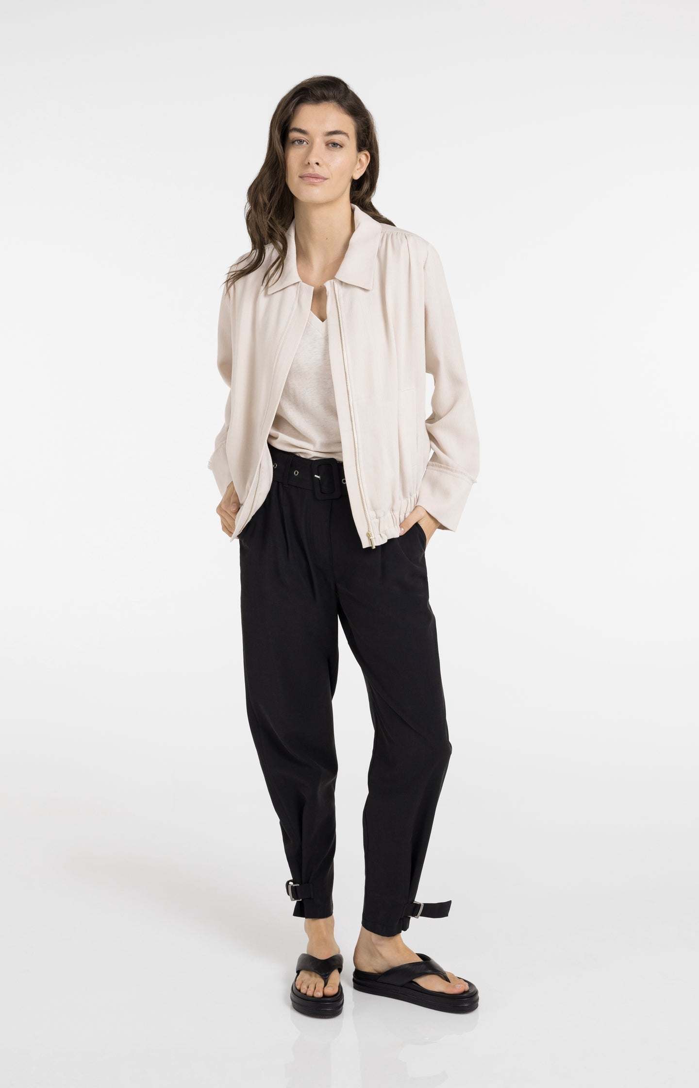 Linen blouse jacket with collar and elasticated hem