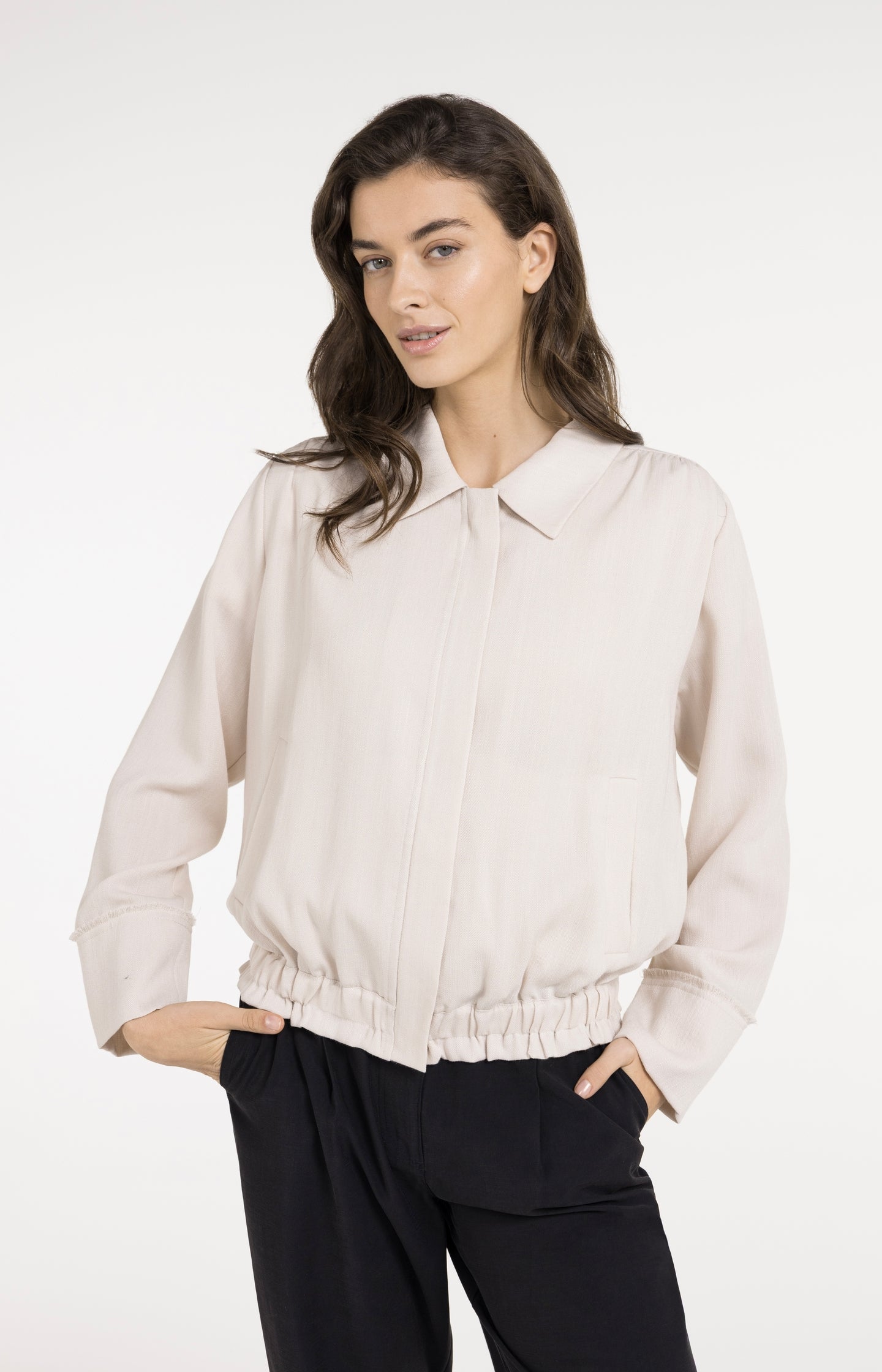Linen blouse jacket with collar and elasticated hem
