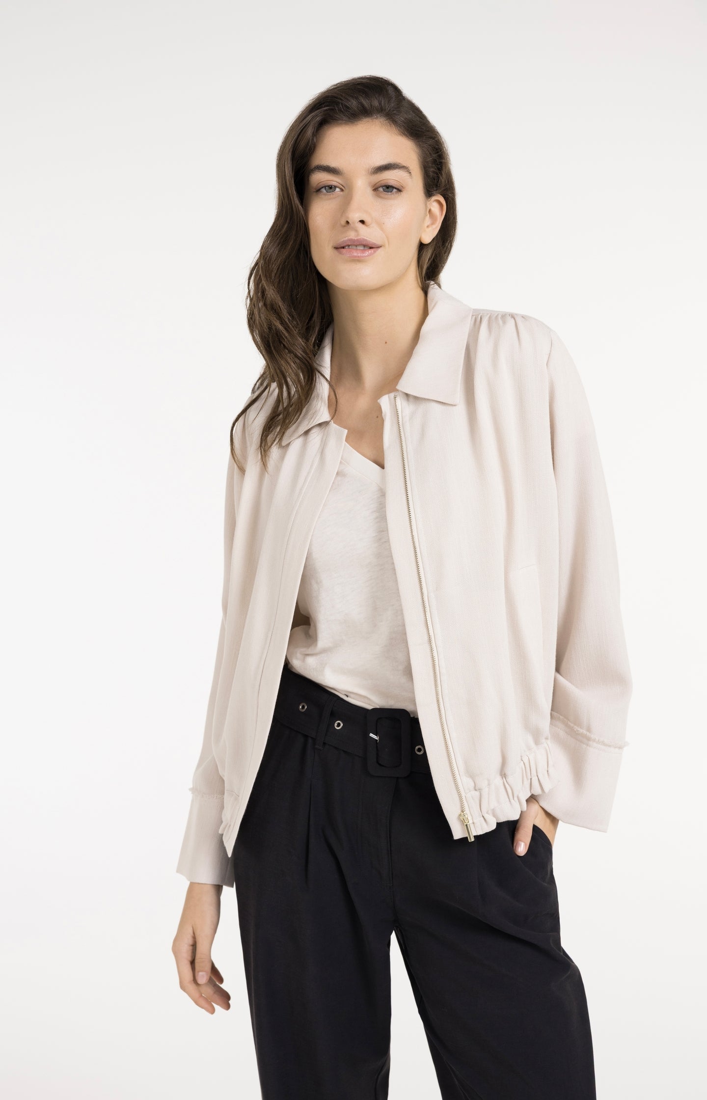 Linen blouse jacket with collar and elasticated hem