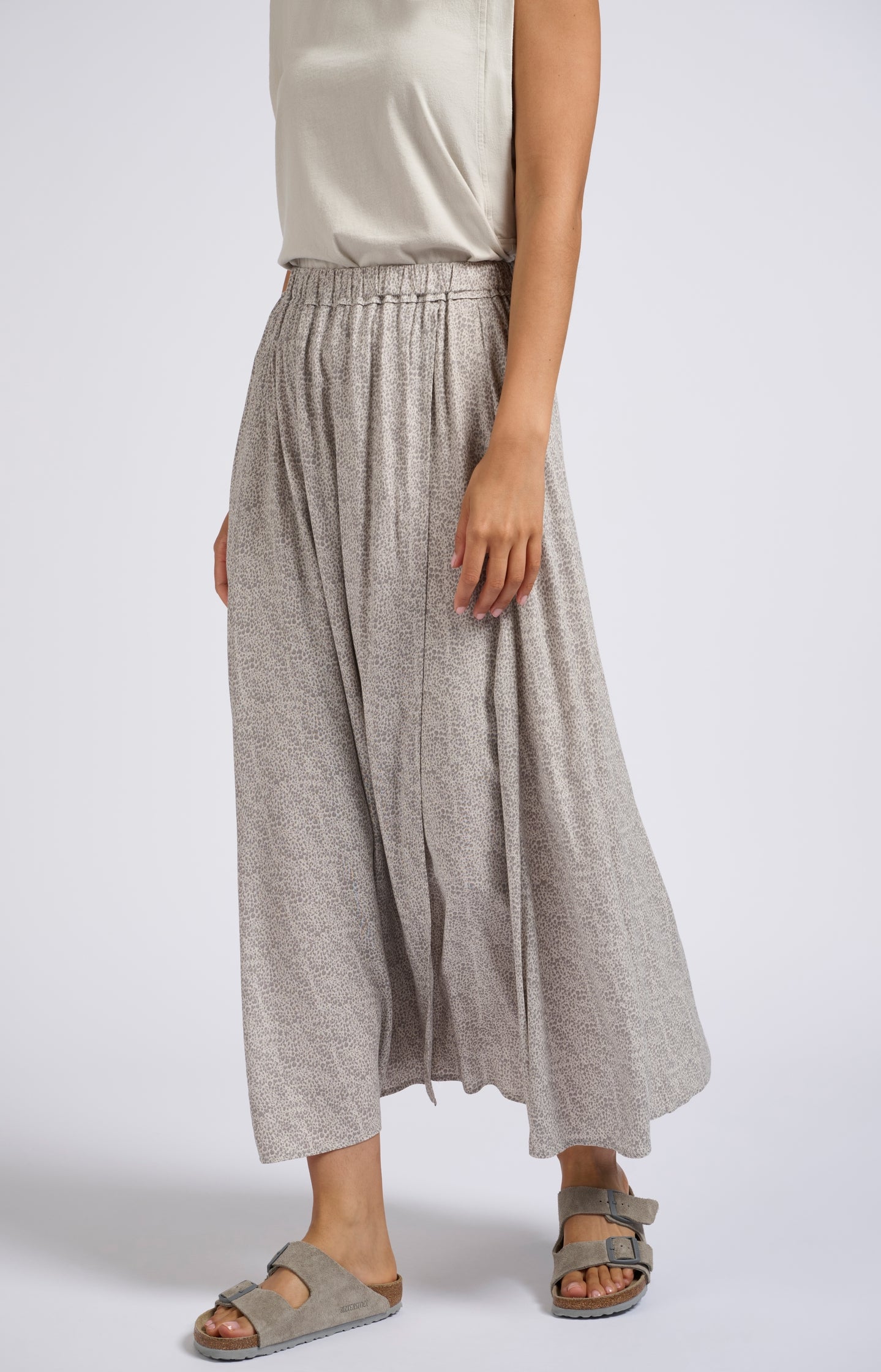 Long A-line skirt with elastic waist, split detail and print - Moonstruck Grey Dessin - Type: lookbook