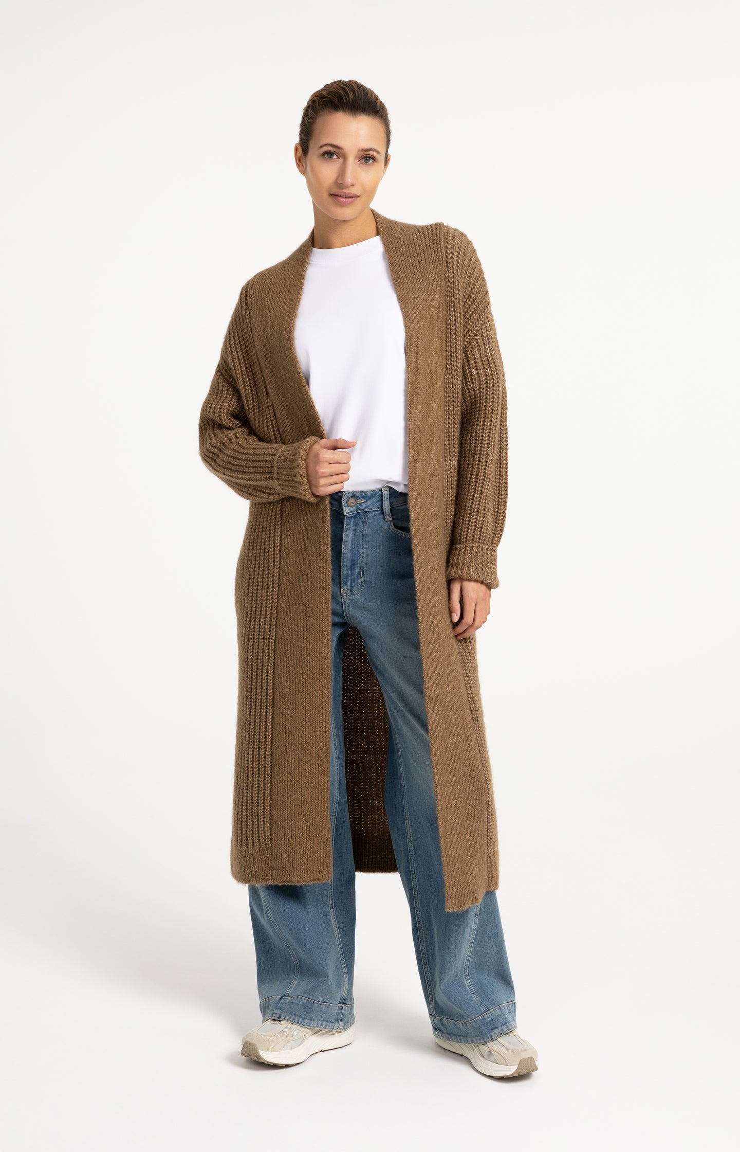 Long chunky knit cardigan with long sleeves