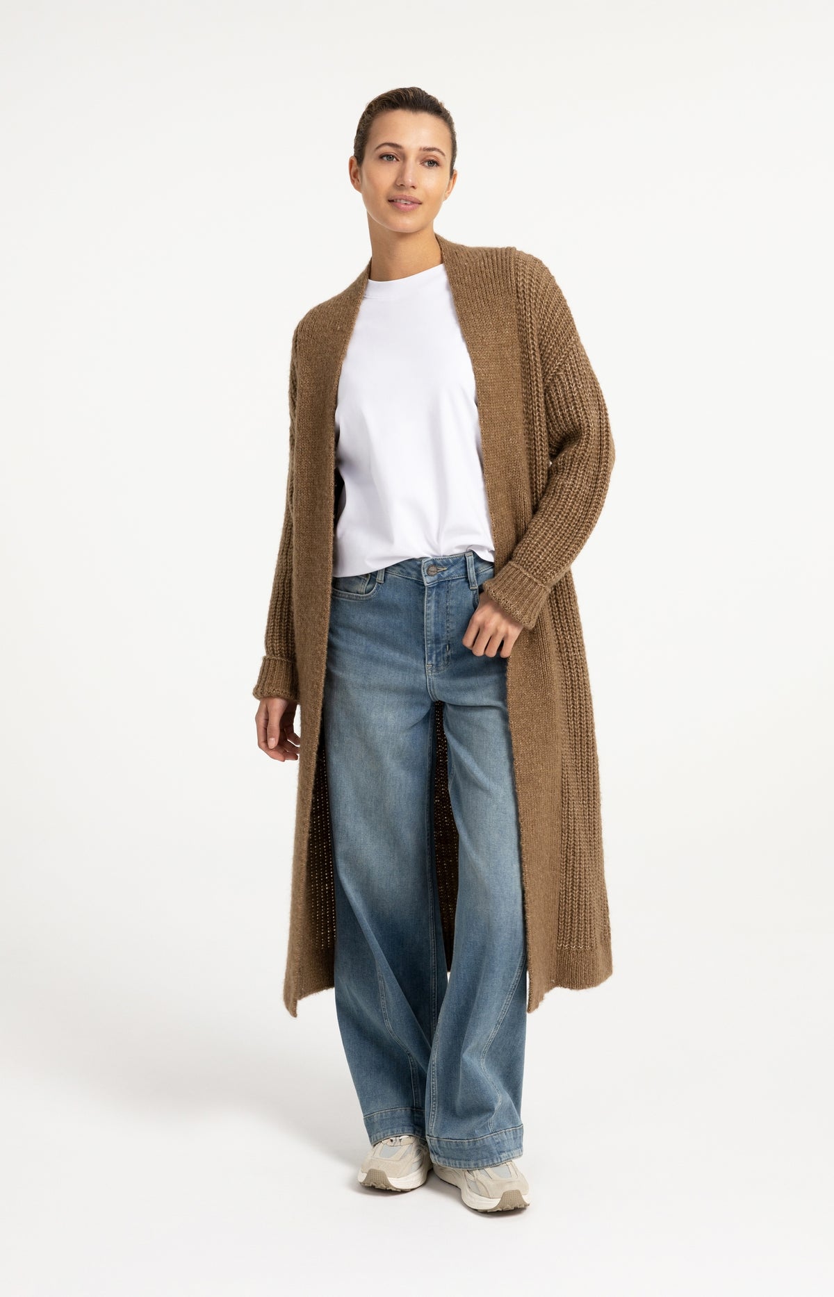 Long chunky knit cardigan with long sleeves