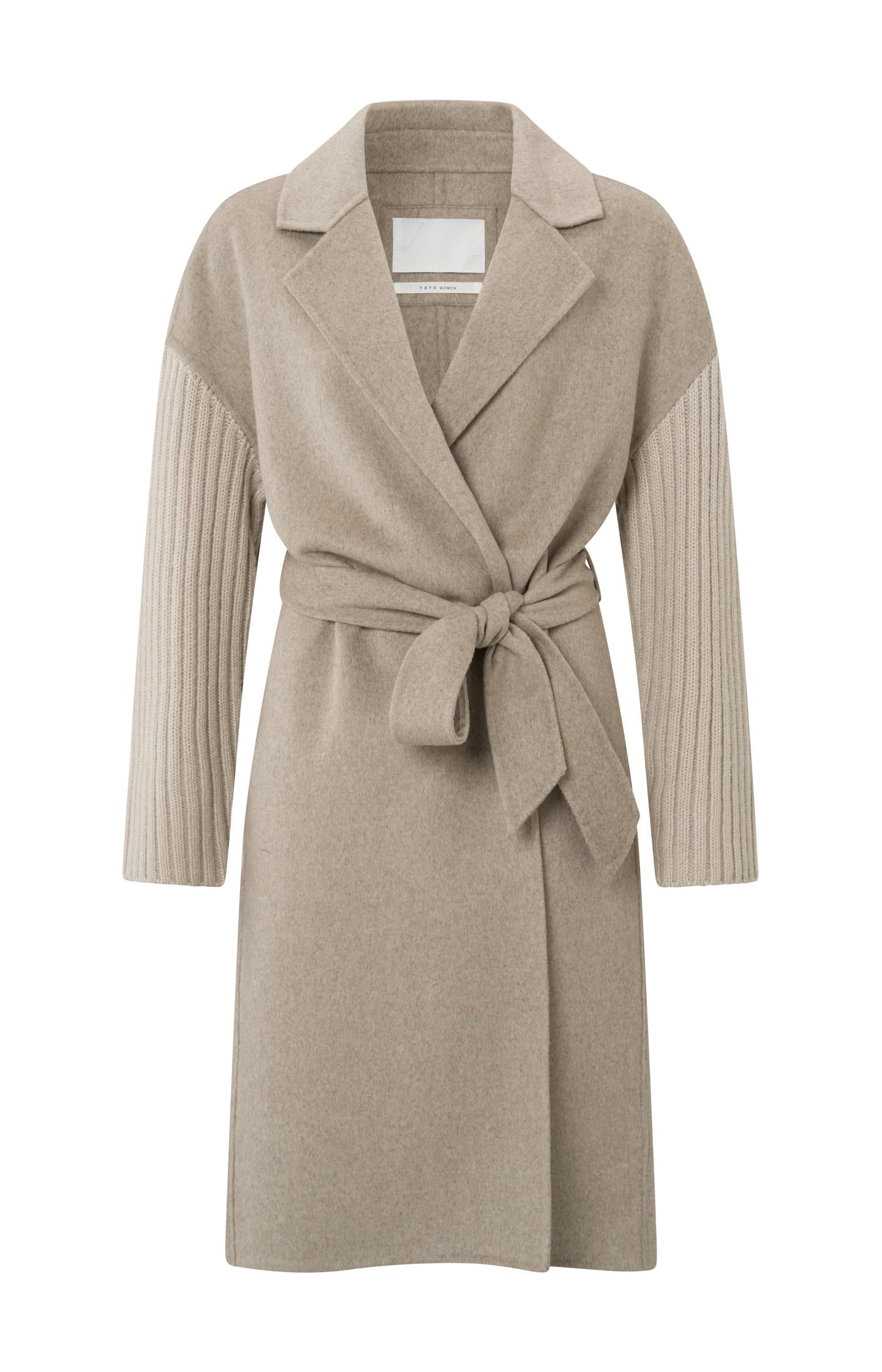 Long coat with collar, long knitted sleeves and waist band - Type: product