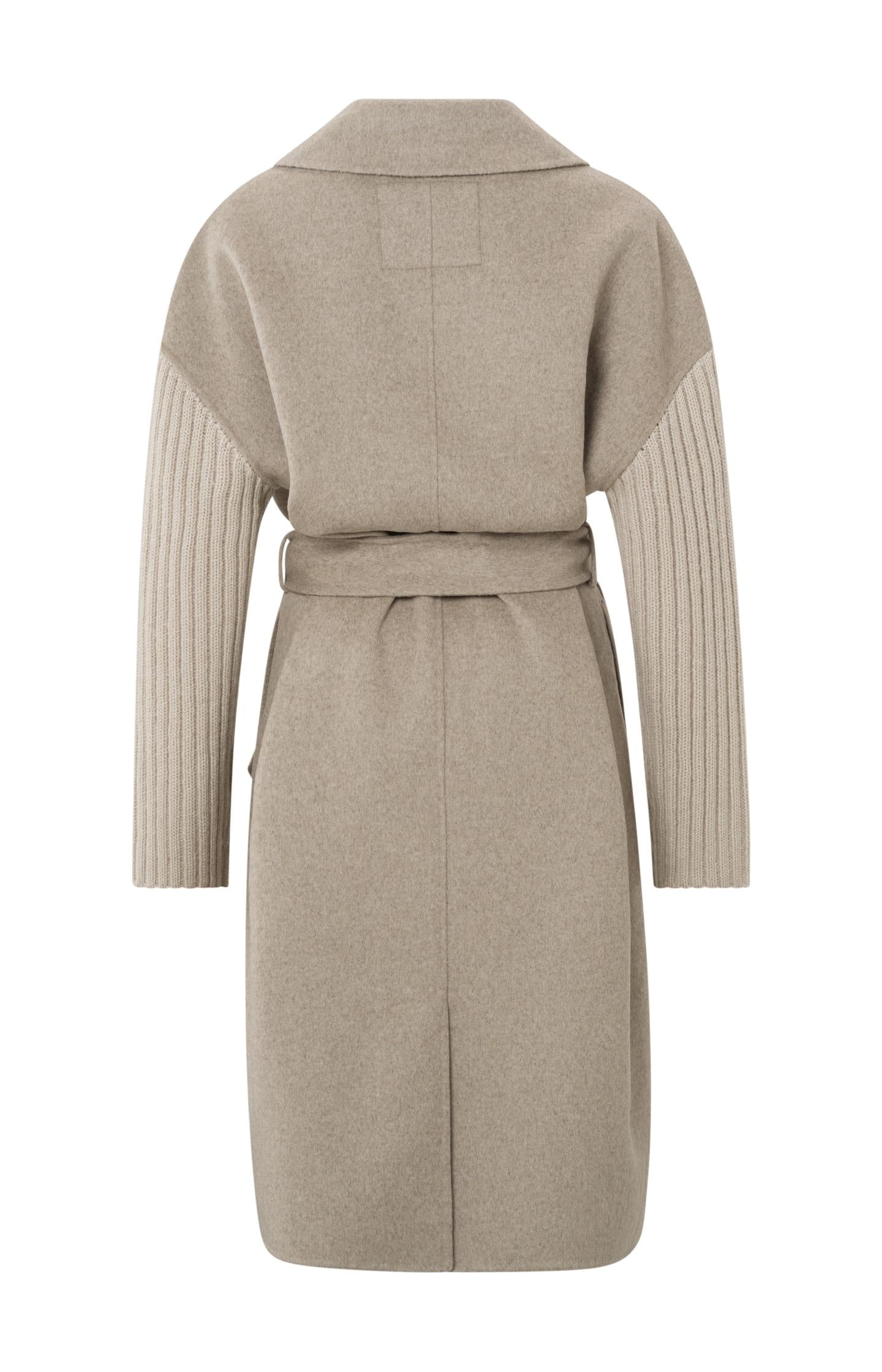 Long coat with collar, long knitted sleeves and waist band