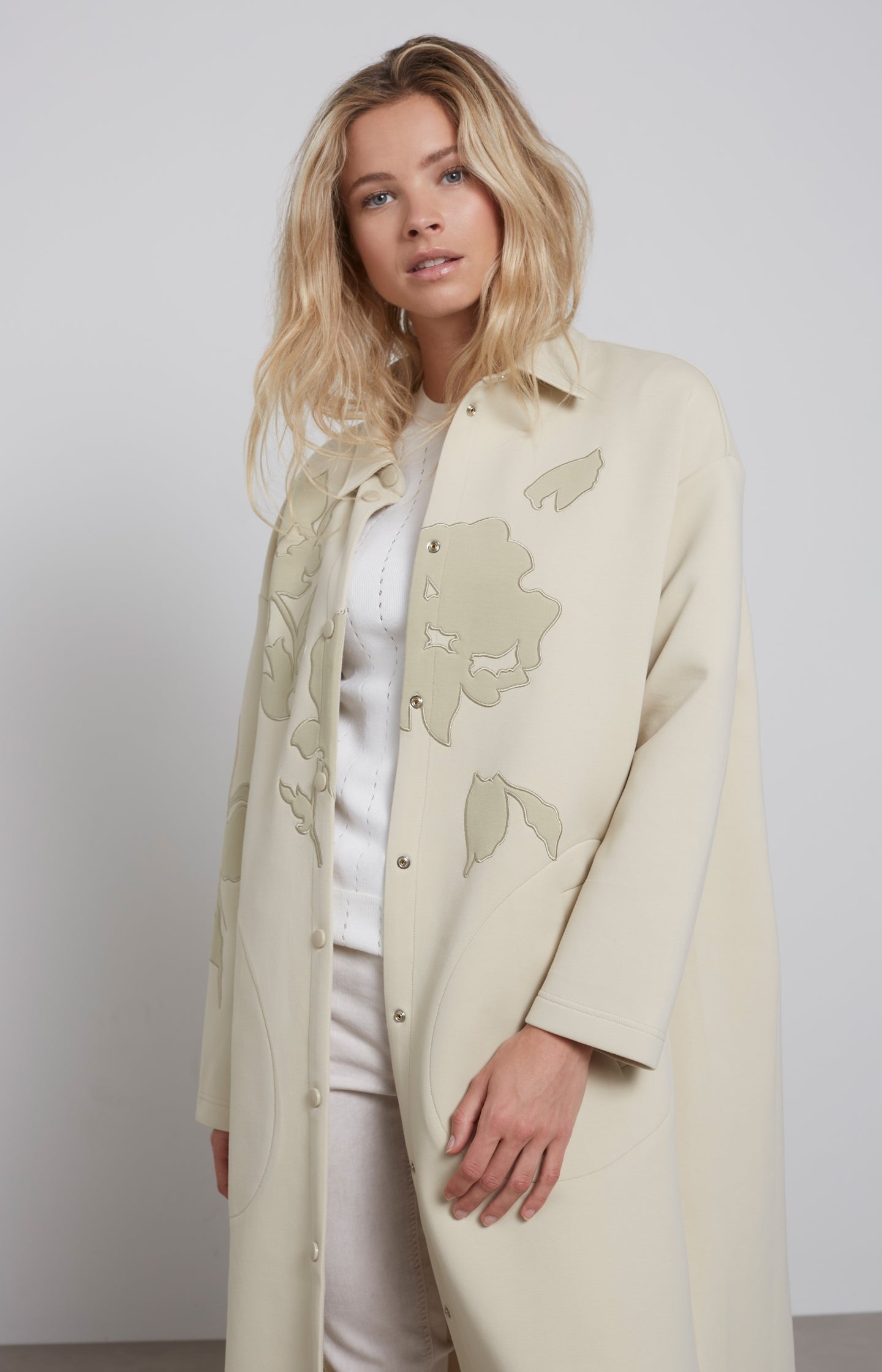 Long scuba jacket with long sleeves, press studs and florals