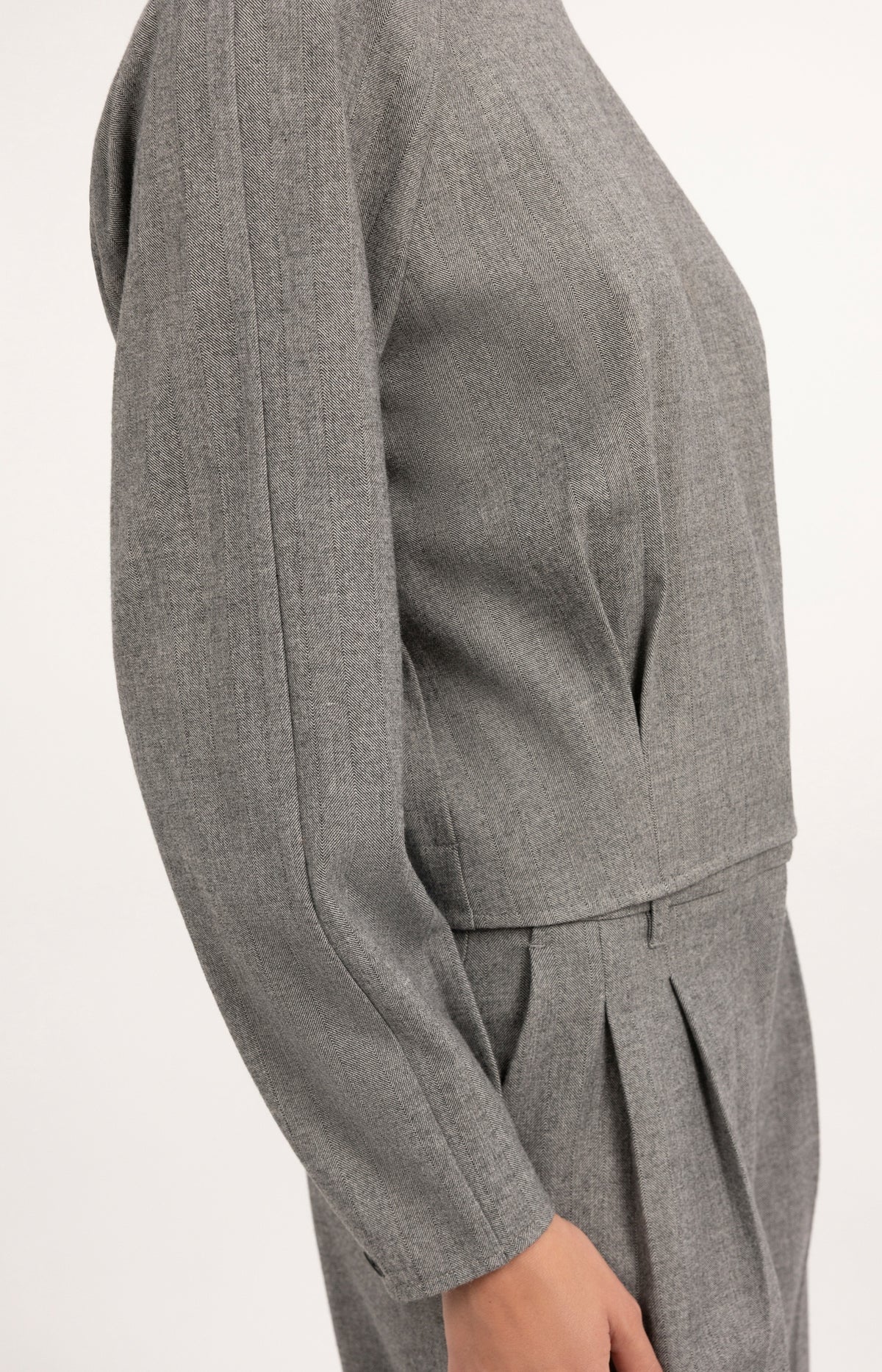 Long sleeve top with blouson hem