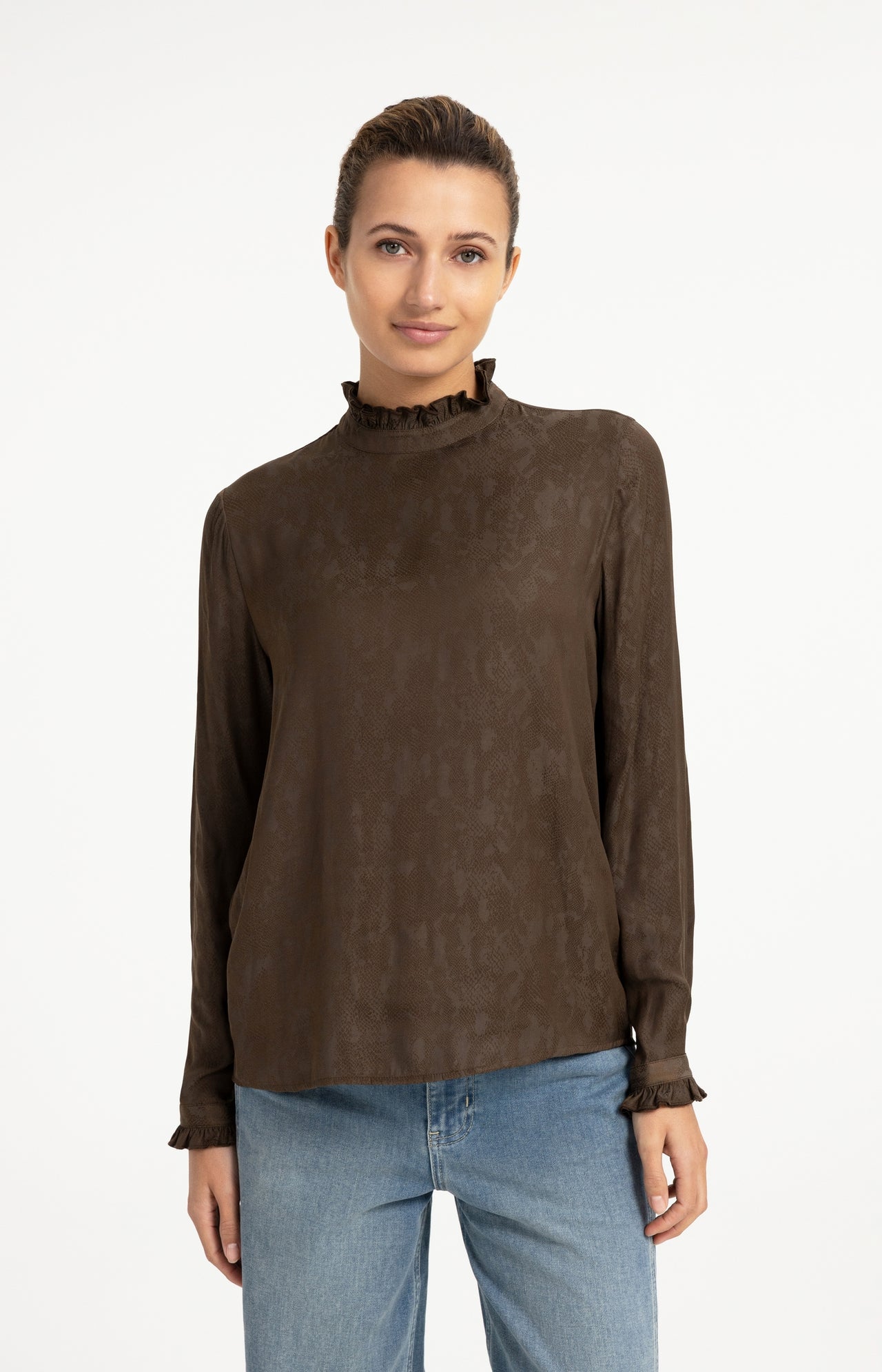 Long sleeve top with ruffle details - Type: lookbook