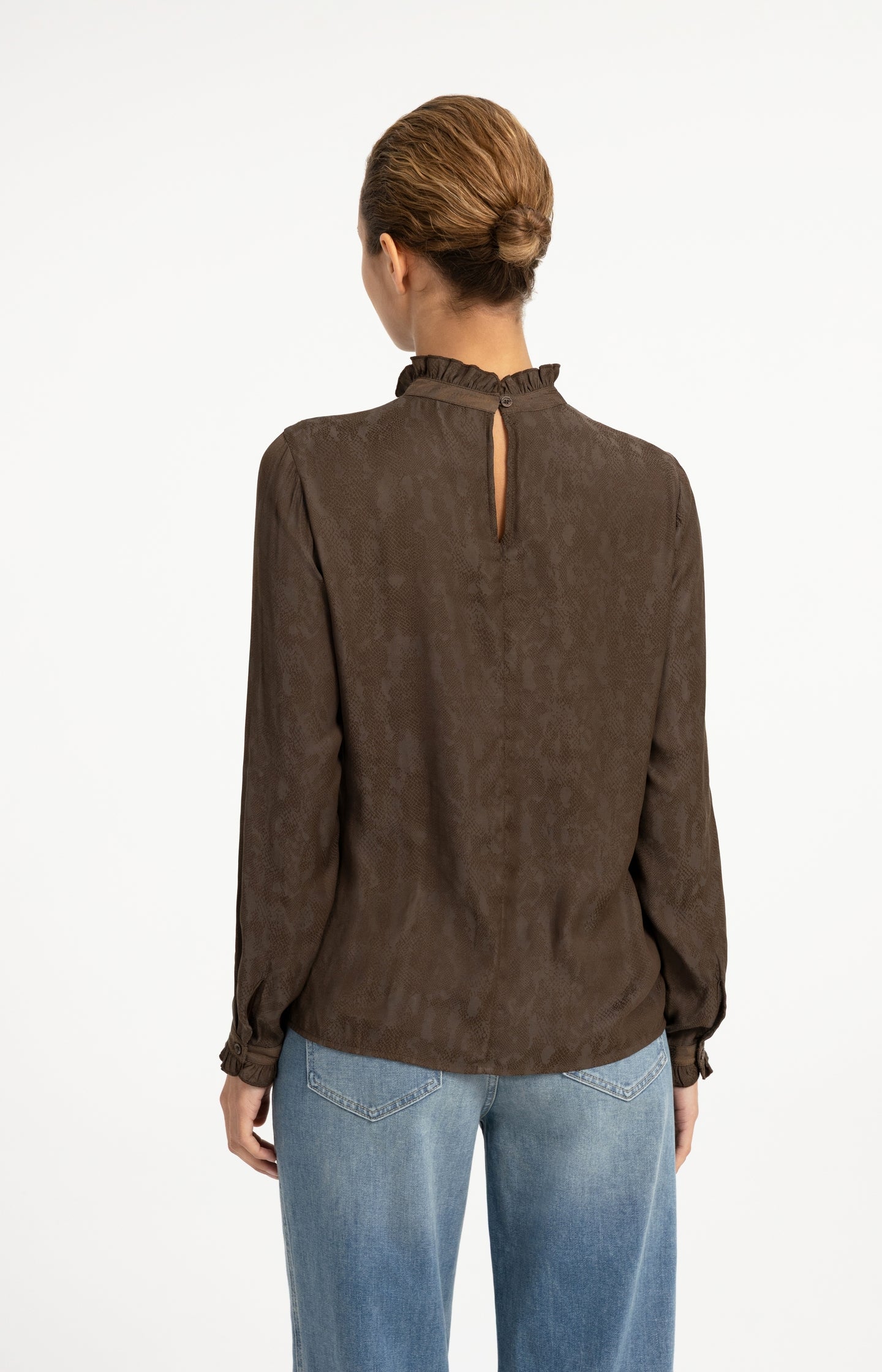 Long sleeve top with ruffle details - Type: lookbook