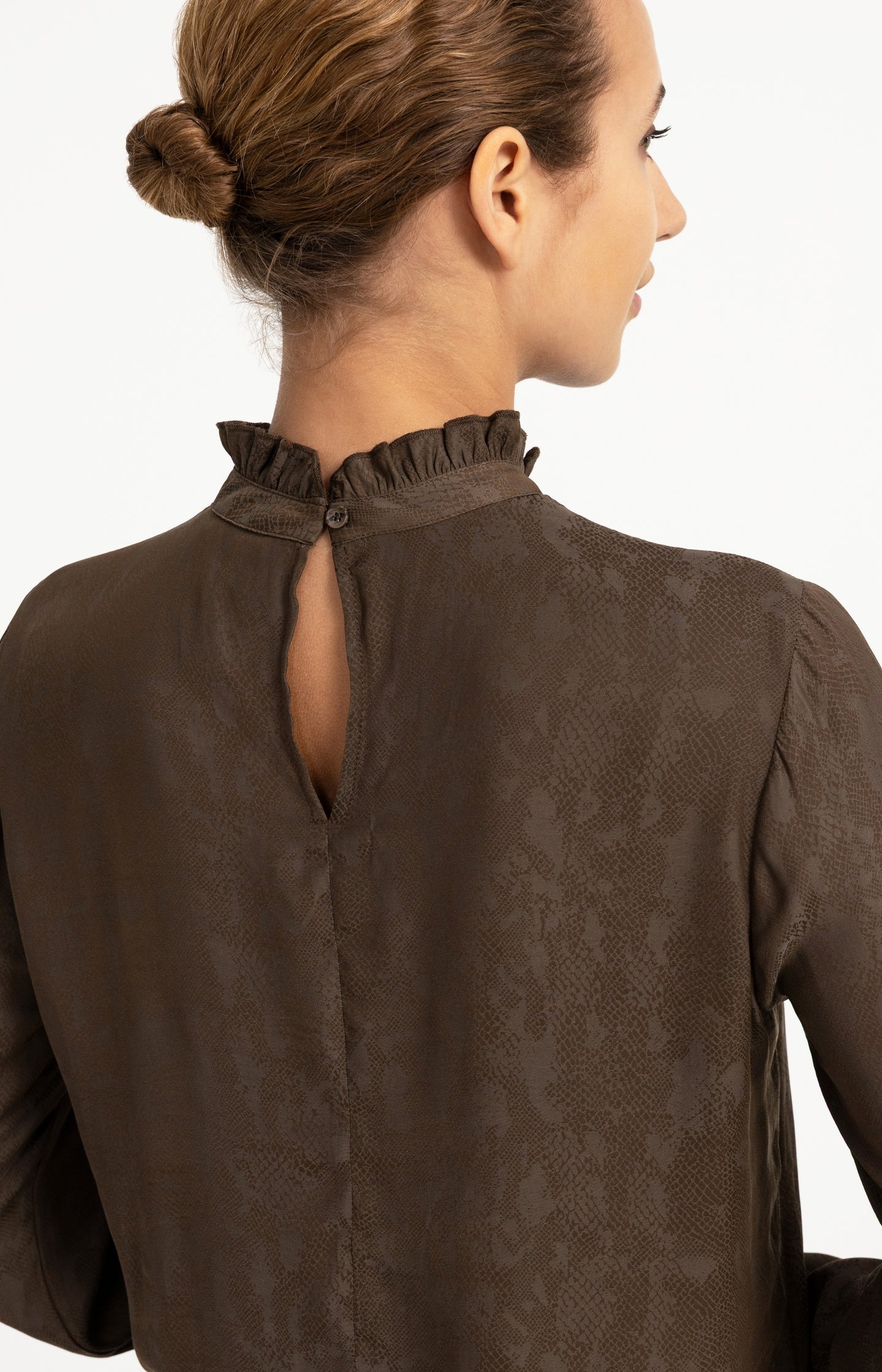 Long sleeve top with ruffle details - Type: lookbook